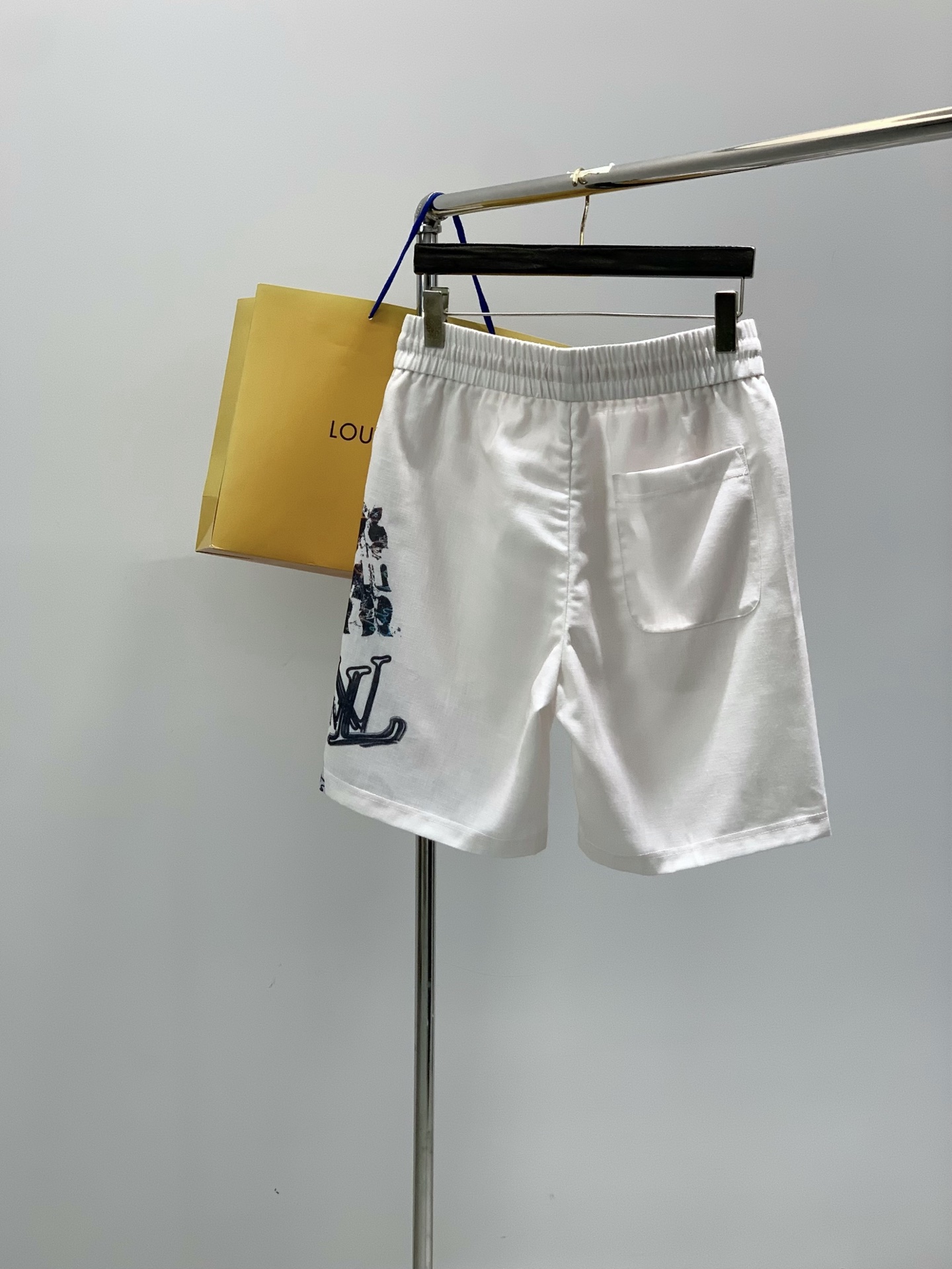 一套，LouisVuitton 路易威登，2026夏季最新款，专柜同步有售，原单狠货，时尚休闲短袖套装，