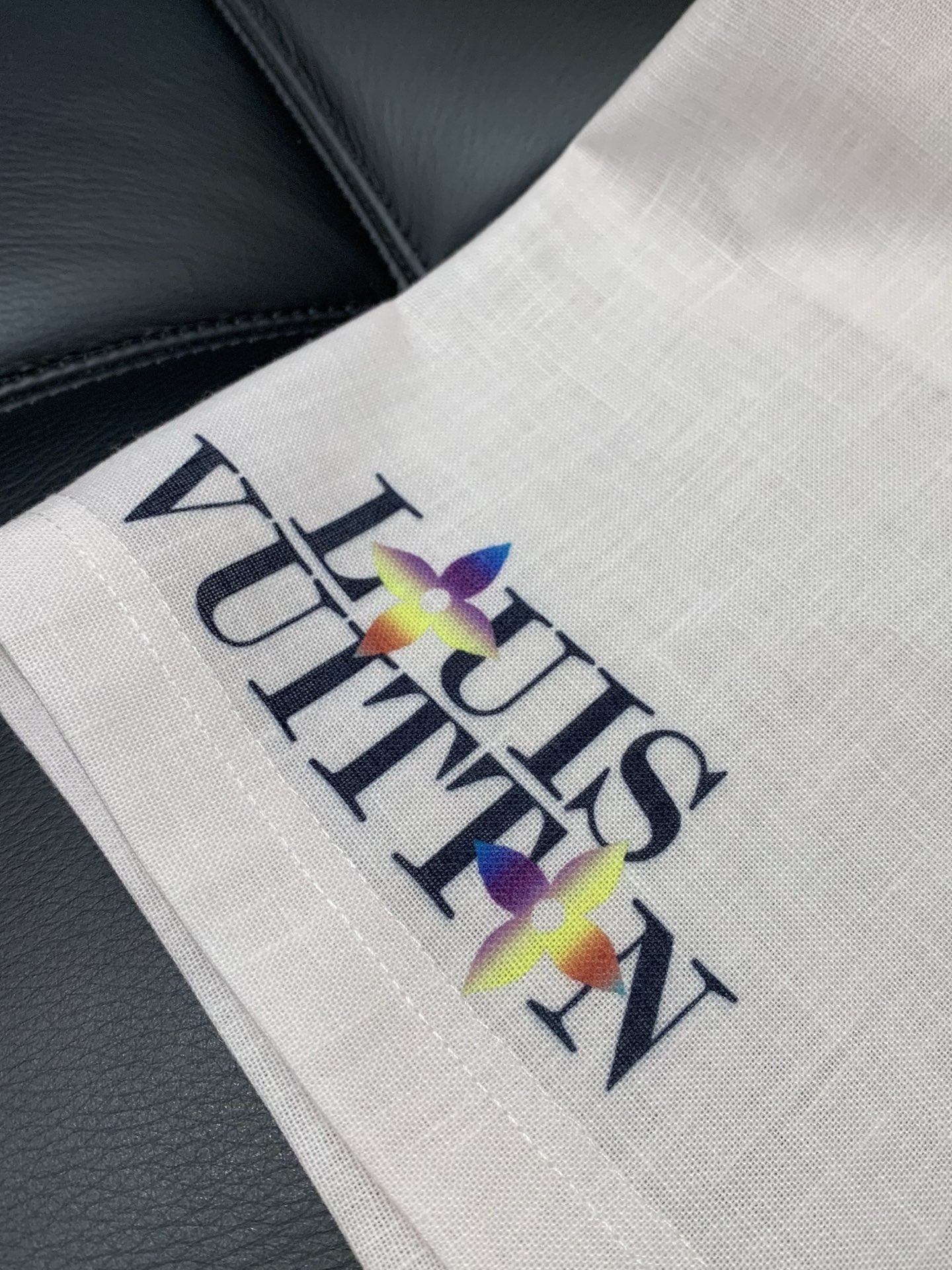 一套，LouisVuitton 路易威登，2026夏季最新款，专柜同步有售，原单狠货，时尚休闲短袖套装，