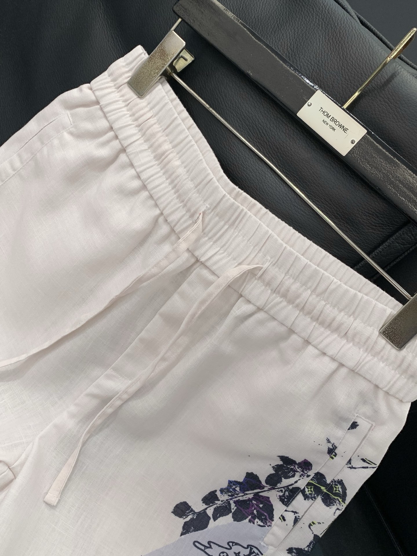 一套，LouisVuitton 路易威登，2026夏季最新款，专柜同步有售，原单狠货，时尚休闲短袖套装，