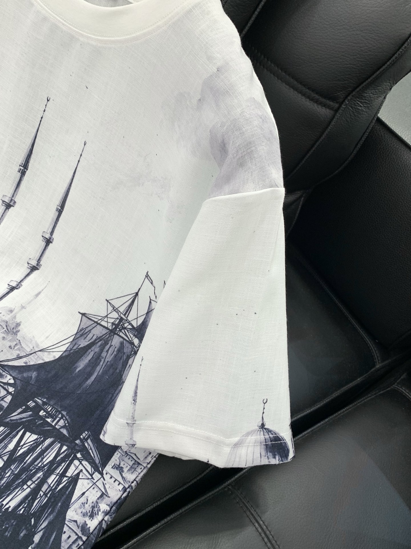 一套，DOLCE&GABBANA 杜嘉班纳，2026夏季新品，专柜同步有售，原单狠货，时尚休闲套装，采用