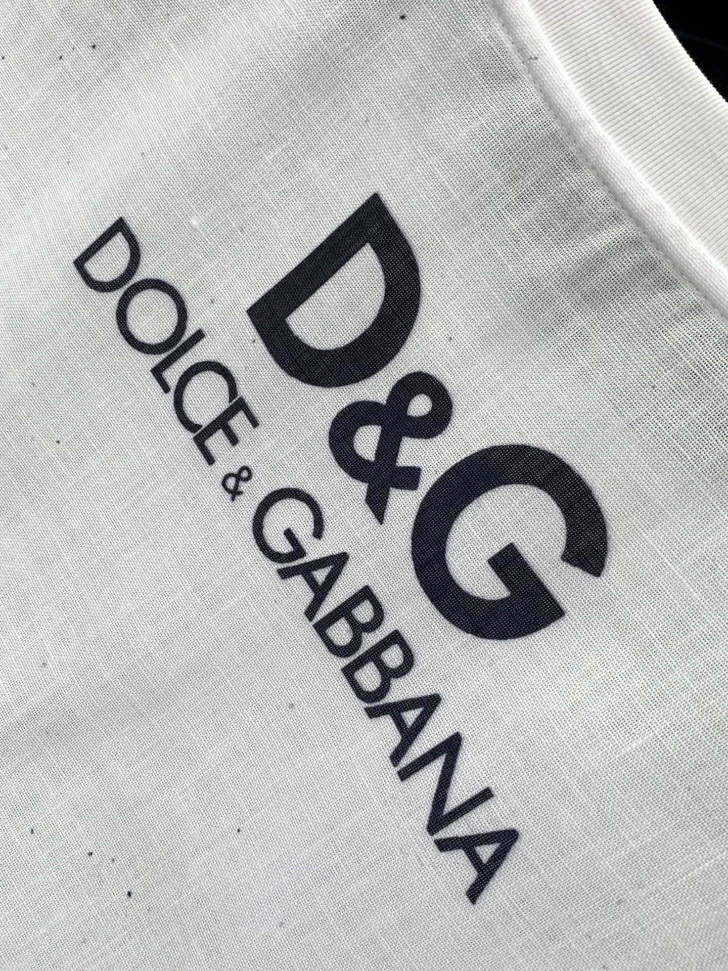 一套，DOLCE&GABBANA 杜嘉班纳，2026夏季新品，专柜同步有售，原单狠货，时尚休闲套装，采用