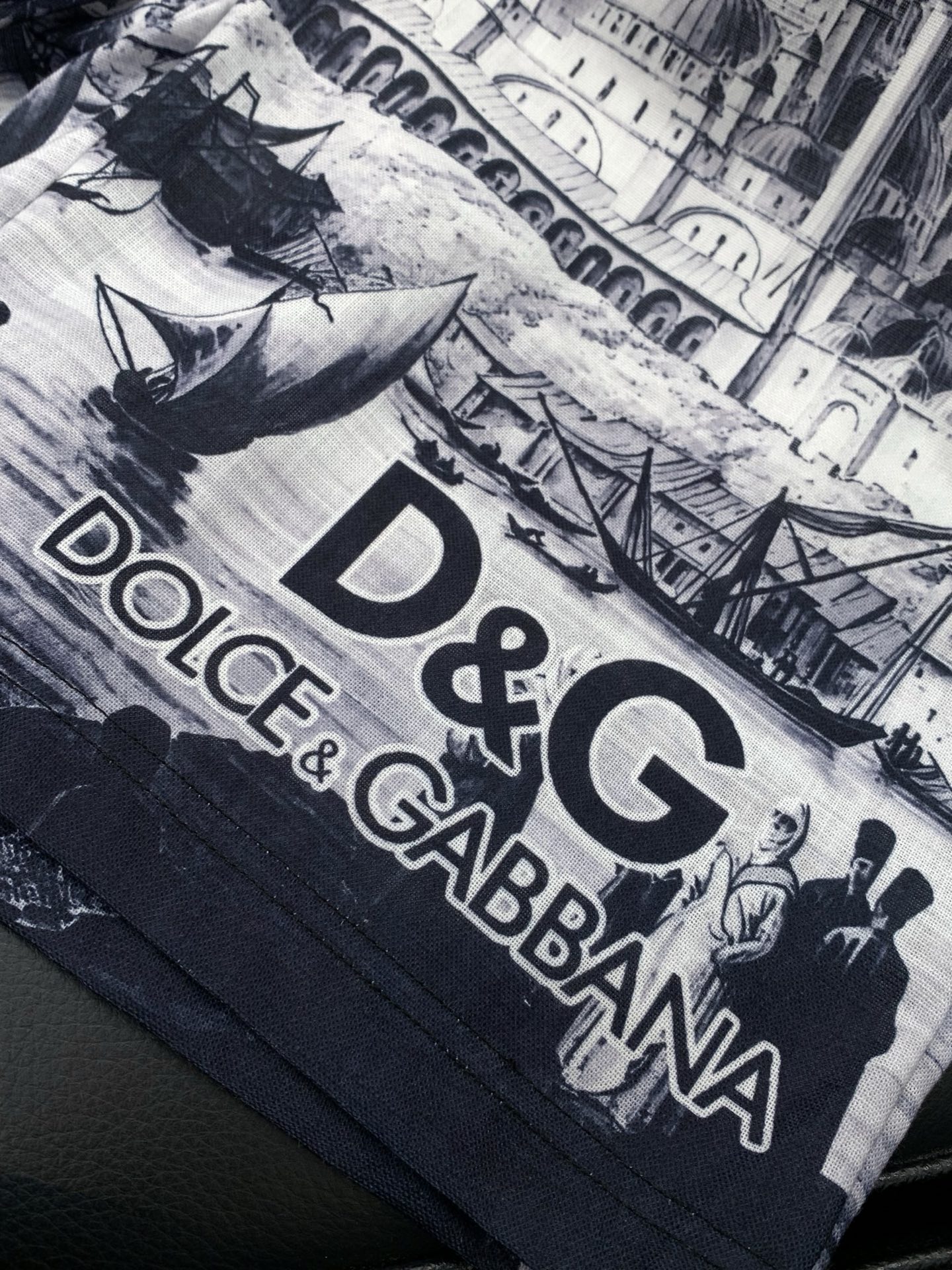 一套，DOLCE&GABBANA 杜嘉班纳，2026夏季新品，专柜同步有售，原单狠货，时尚休闲套装，采用