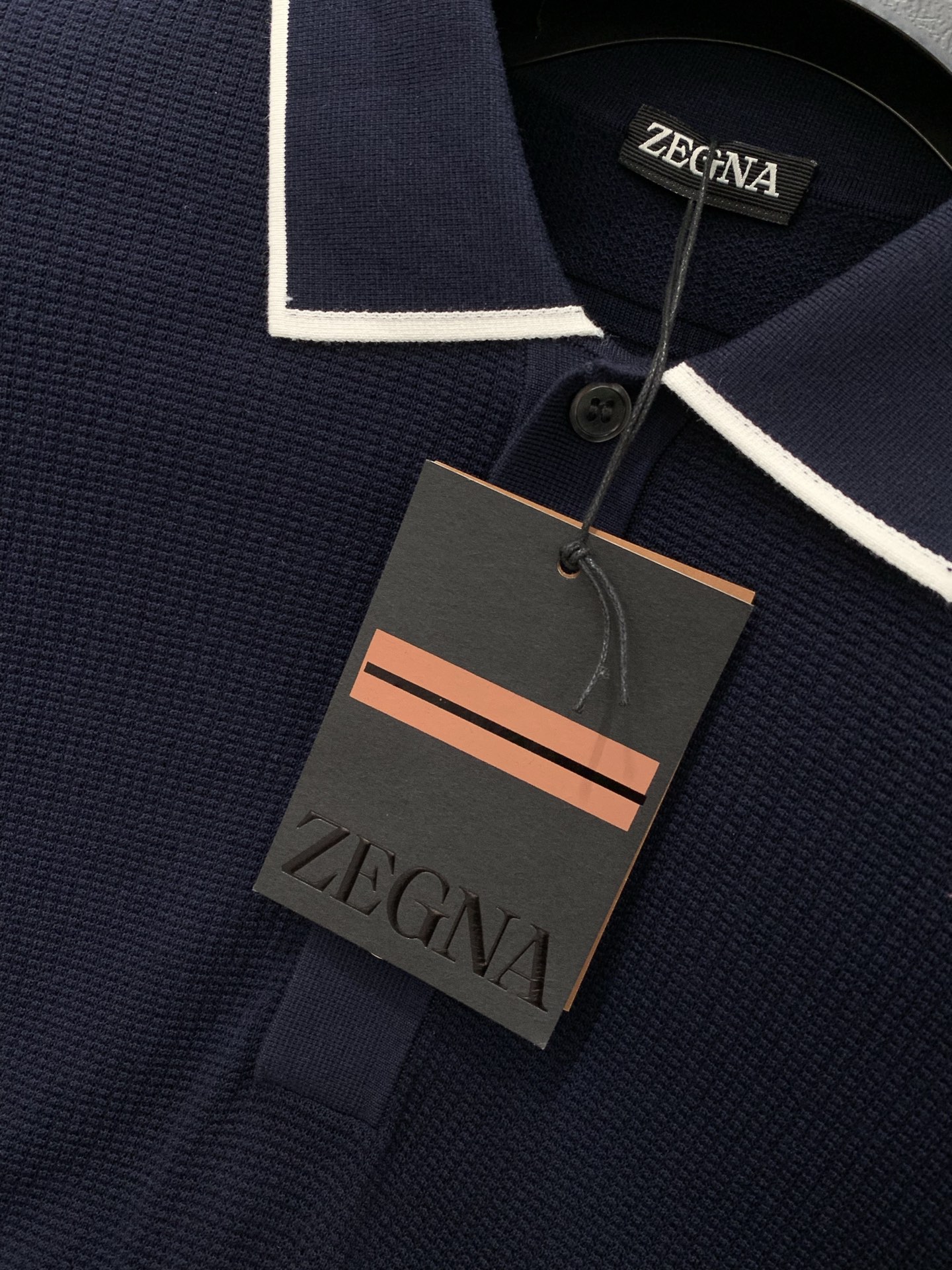 ，Zegna墨绿色翻领针织衫材质 85%棉10%桑蚕丝5%麻，浮雕立体的华夫格纹尺码S-2XL尺码	肩宽
