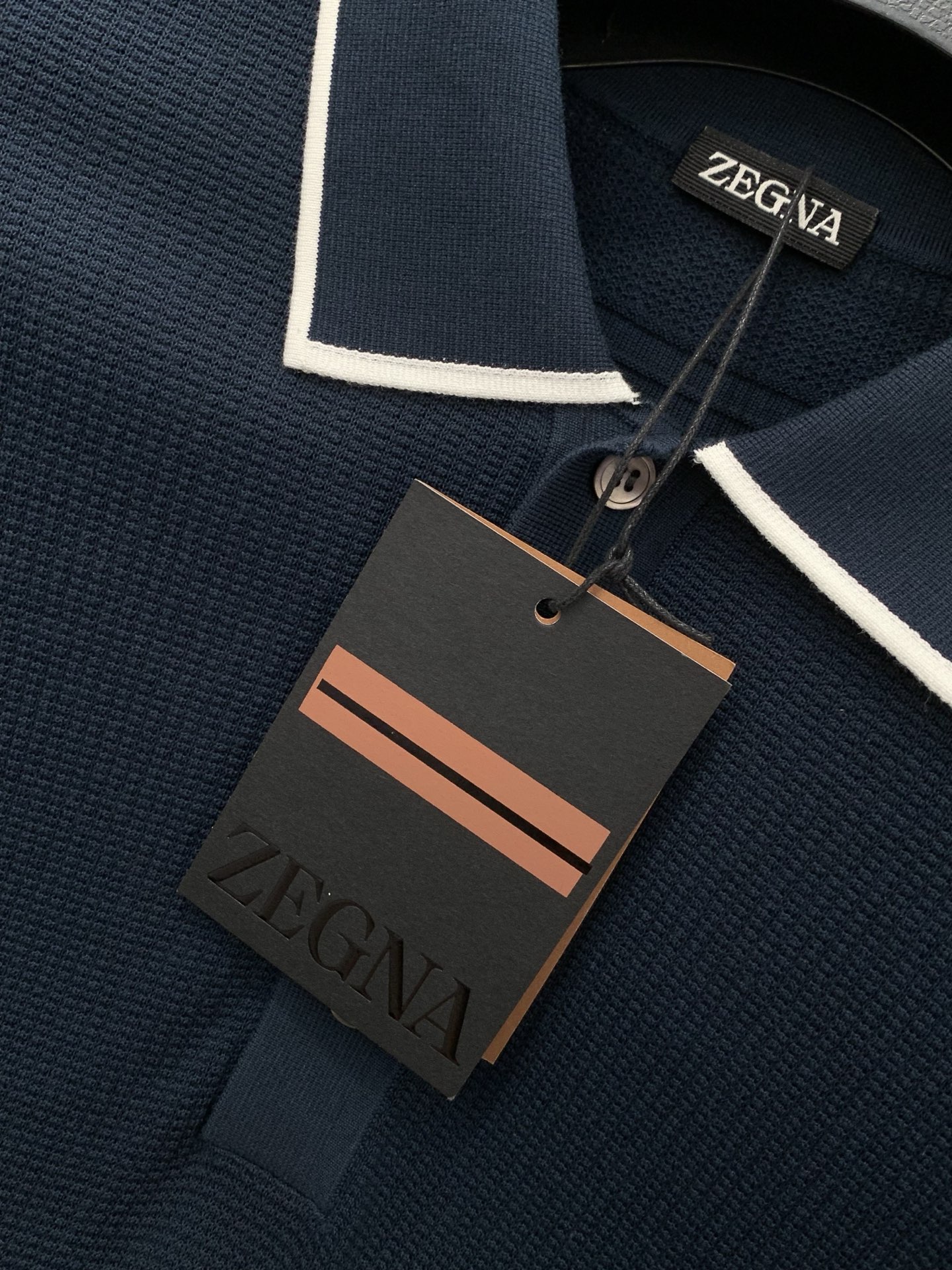 ，Zegna墨绿色翻领针织衫材质 85%棉10%桑蚕丝5%麻，浮雕立体的华夫格纹尺码S-2XL尺码	肩宽