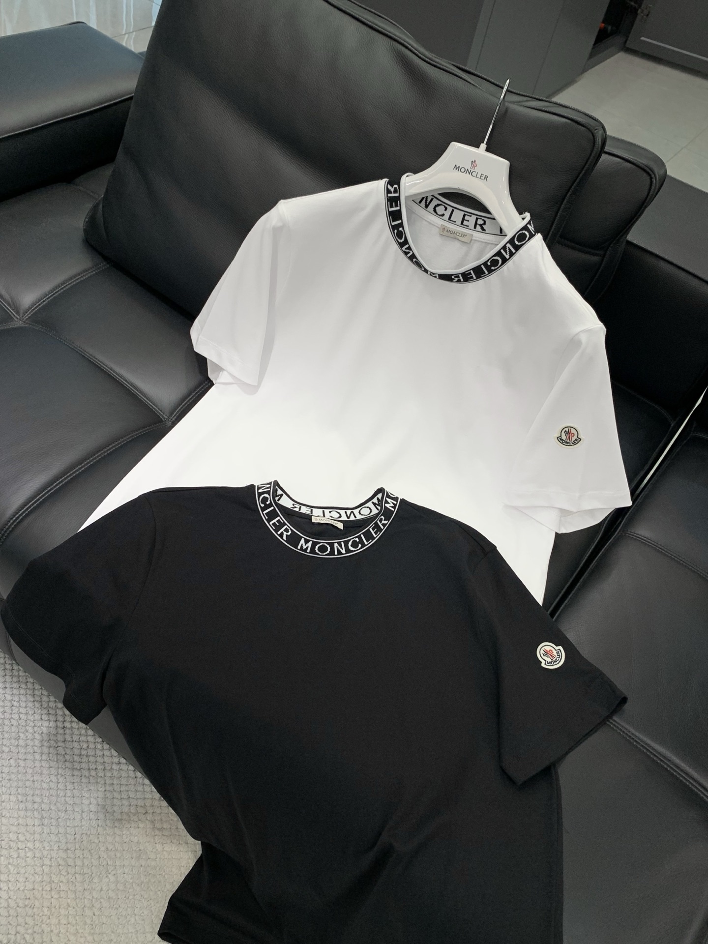 ，Moncler 蒙口，2026夏季最新品，专柜同步有售，原单狠货，时尚休闲圆领短袖T恤，上身舒适！吸睛
