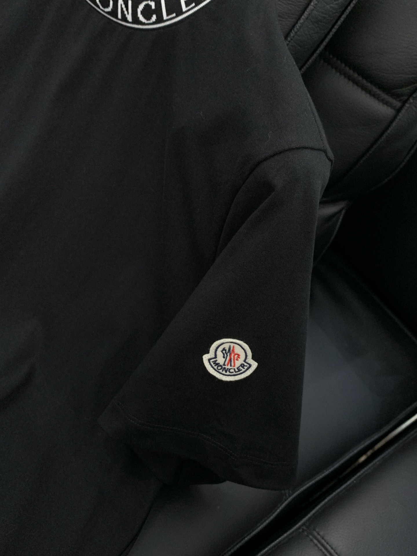 ，Moncler 蒙口，2026夏季最新品，专柜同步有售，原单狠货，时尚休闲圆领短袖T恤，上身舒适！吸睛