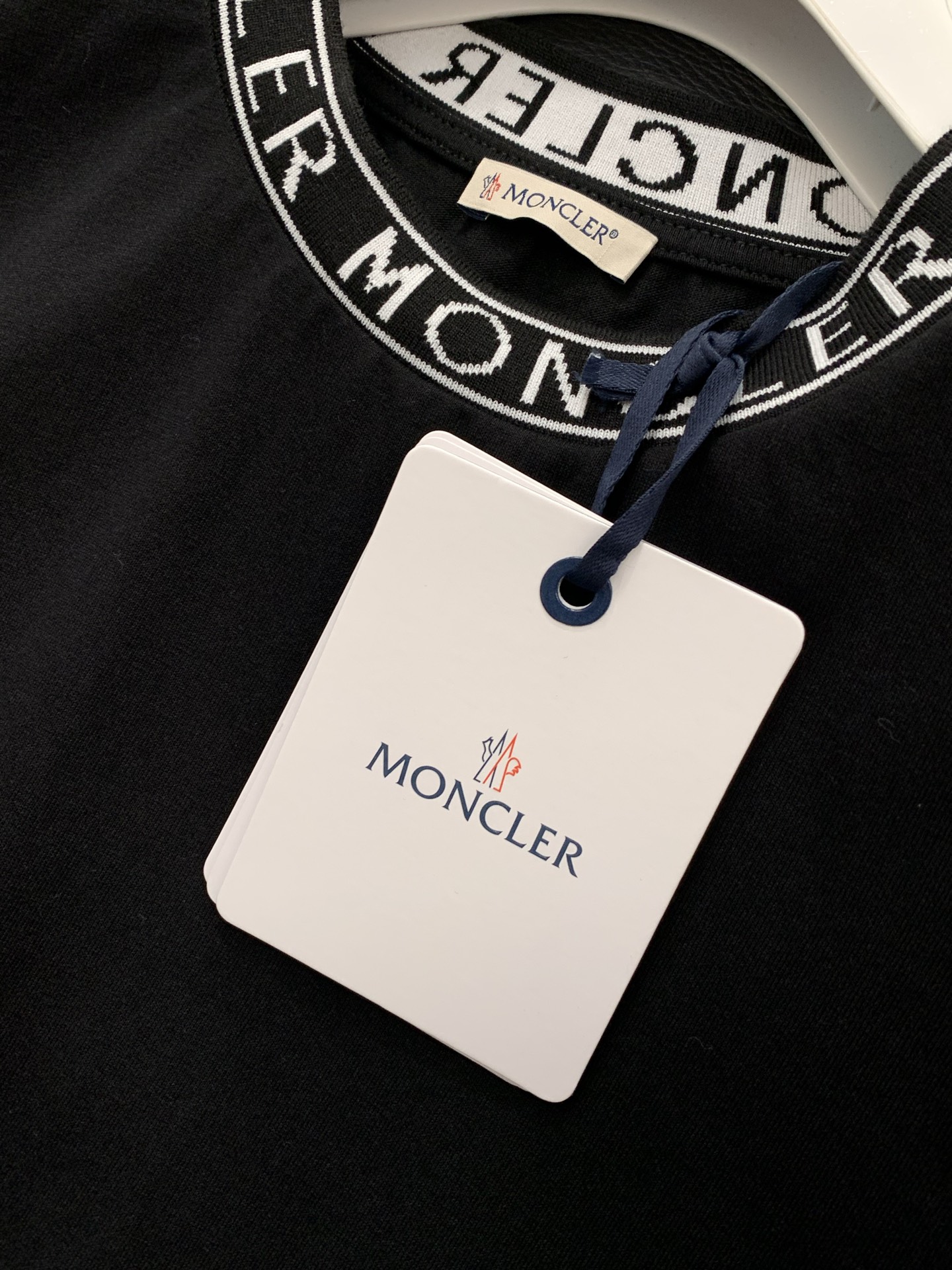 ，Moncler 蒙口，2026夏季最新品，专柜同步有售，原单狠货，时尚休闲圆领短袖T恤，上身舒适！吸睛