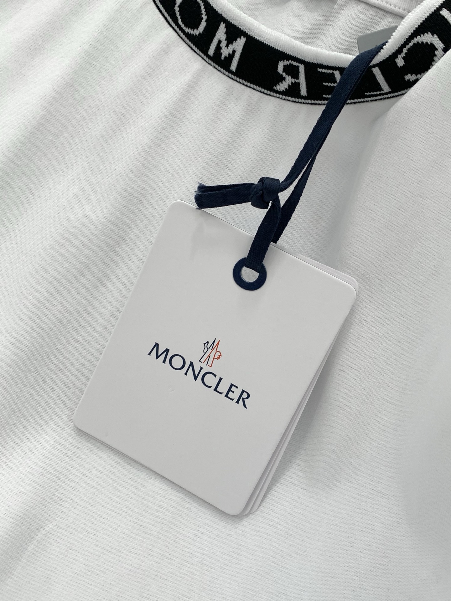 ，Moncler 蒙口，2026夏季最新品，专柜同步有售，原单狠货，时尚休闲圆领短袖T恤，上身舒适！吸睛