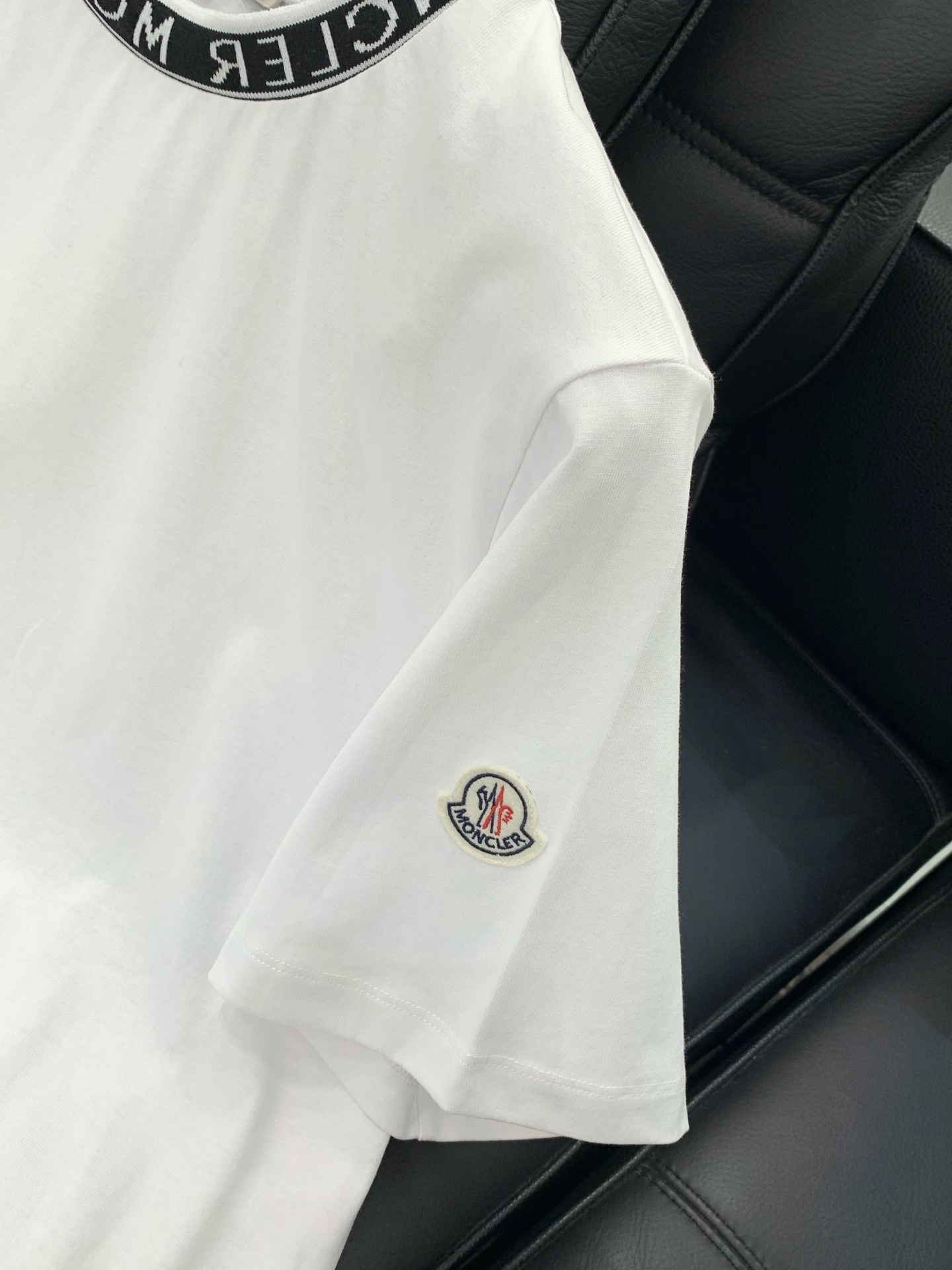 ，Moncler 蒙口，2026夏季最新品，专柜同步有售，原单狠货，时尚休闲圆领短袖T恤，上身舒适！吸睛