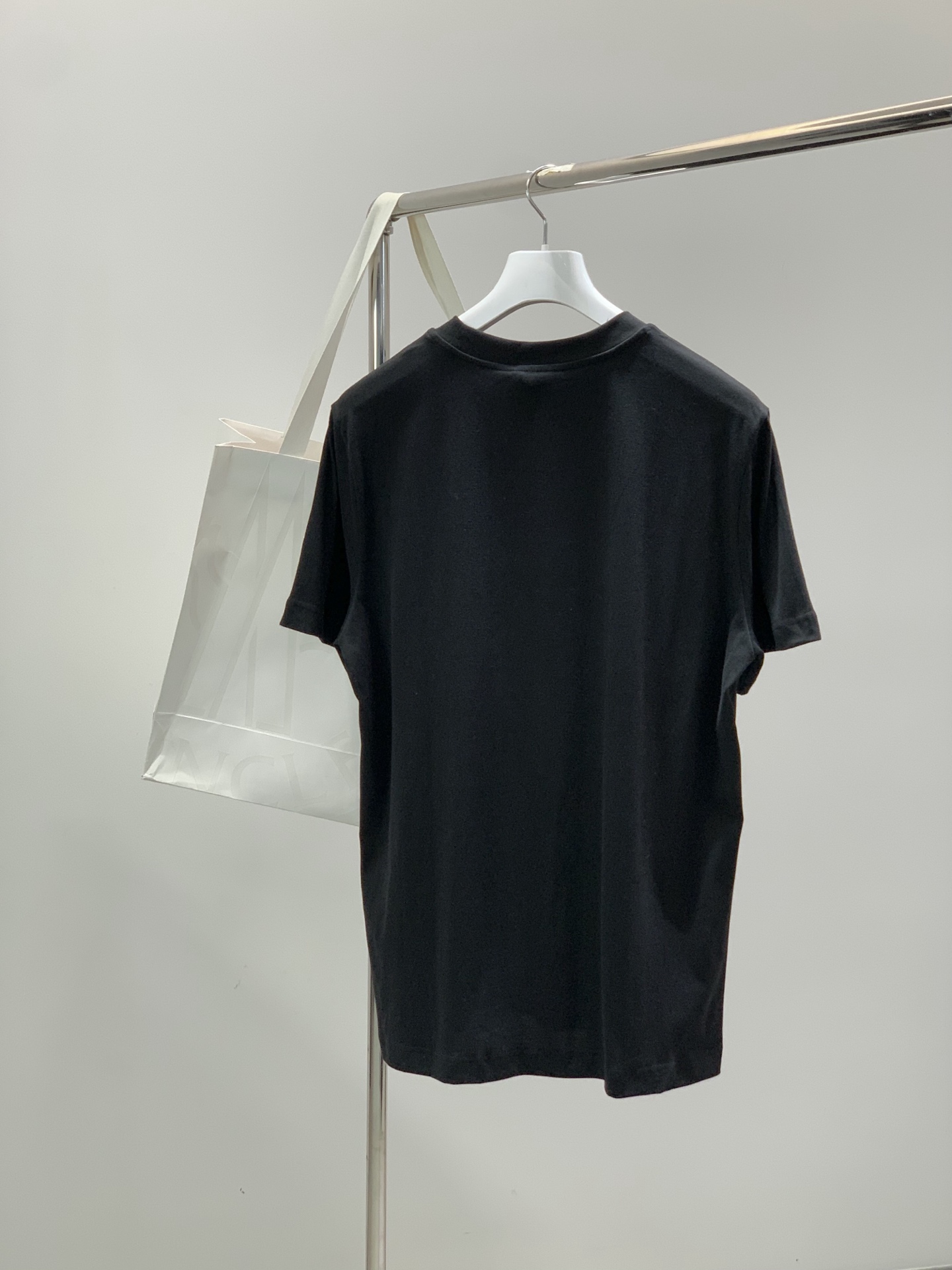 ，Moncler 蒙口，2026夏季最新品，专柜同步有售，原单狠货，时尚休闲圆领短袖T恤，上身舒适！吸睛