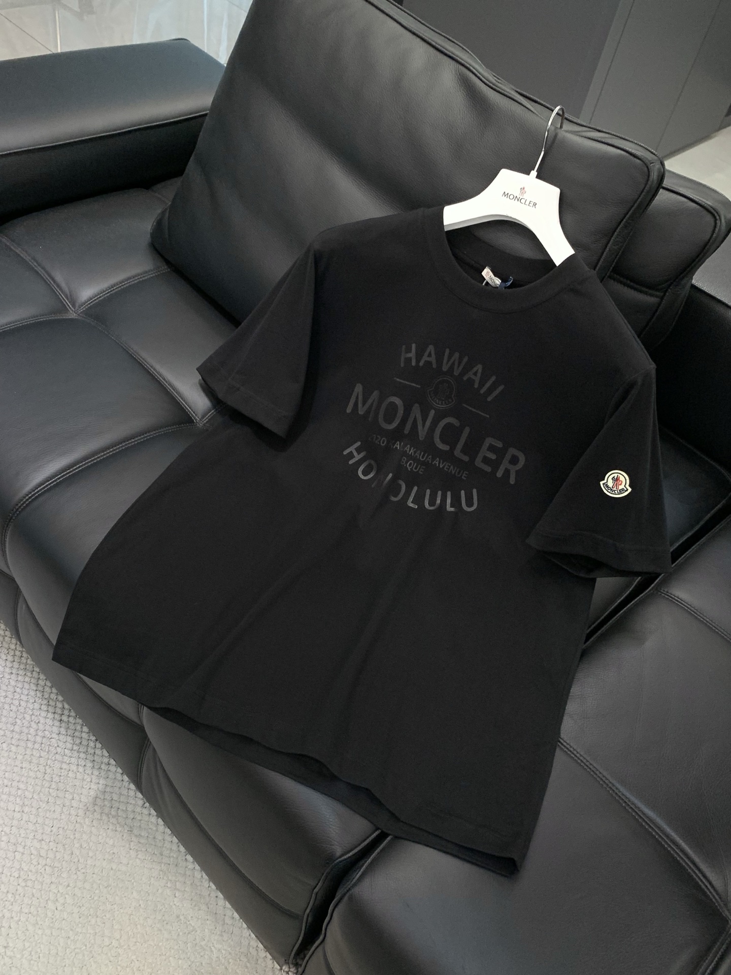 ，Moncler 蒙口，2026夏季最新品，专柜同步有售，原单狠货，时尚休闲圆领短袖T恤，上身舒适！吸睛