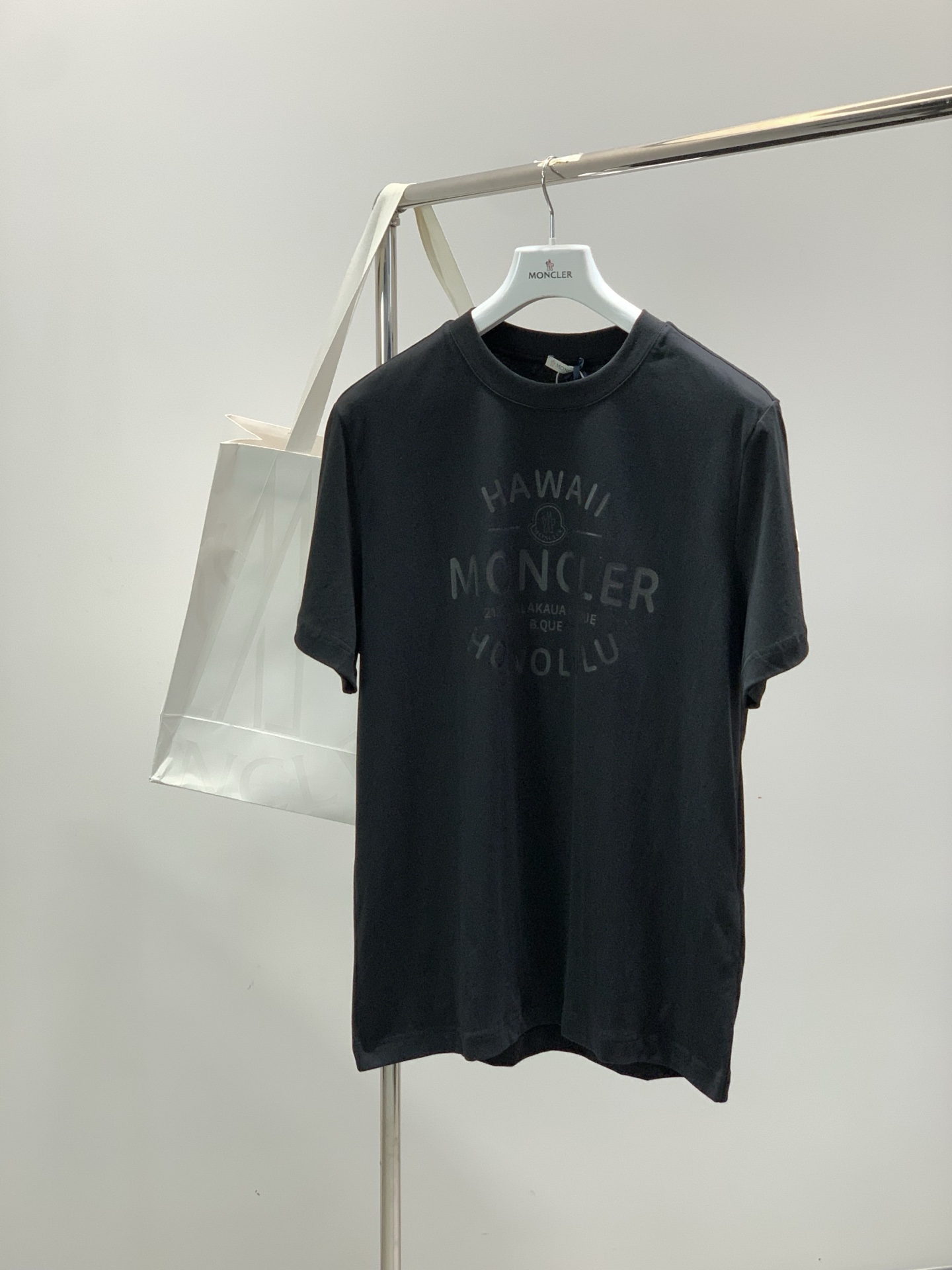 ，Moncler 蒙口，2026夏季最新品，专柜同步有售，原单狠货，时尚休闲圆领短袖T恤，上身舒适！吸睛