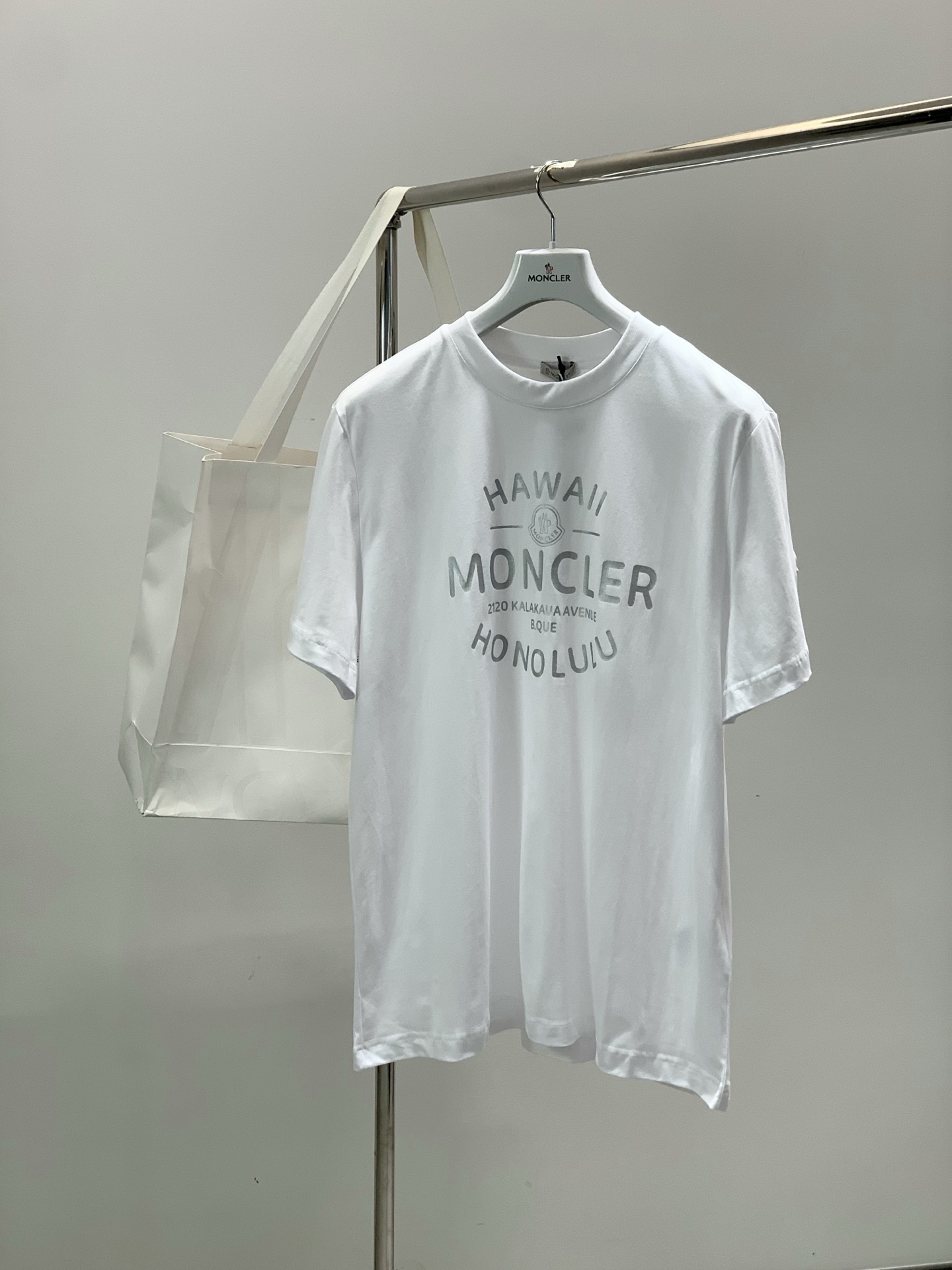 ，Moncler 蒙口，2026夏季最新品，专柜同步有售，原单狠货，时尚休闲圆领短袖T恤，上身舒适！吸睛