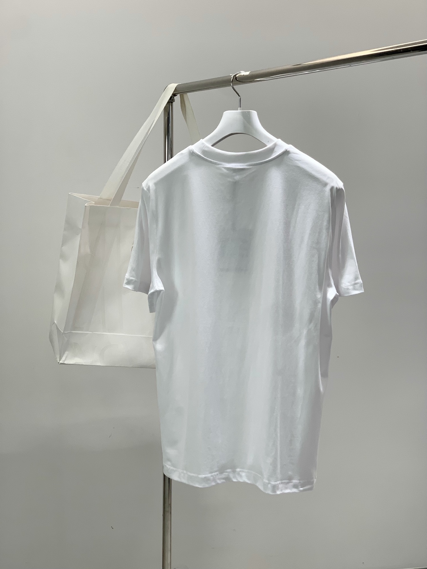 ，Moncler 蒙口，2026夏季最新品，专柜同步有售，原单狠货，时尚休闲圆领短袖T恤，上身舒适！吸睛