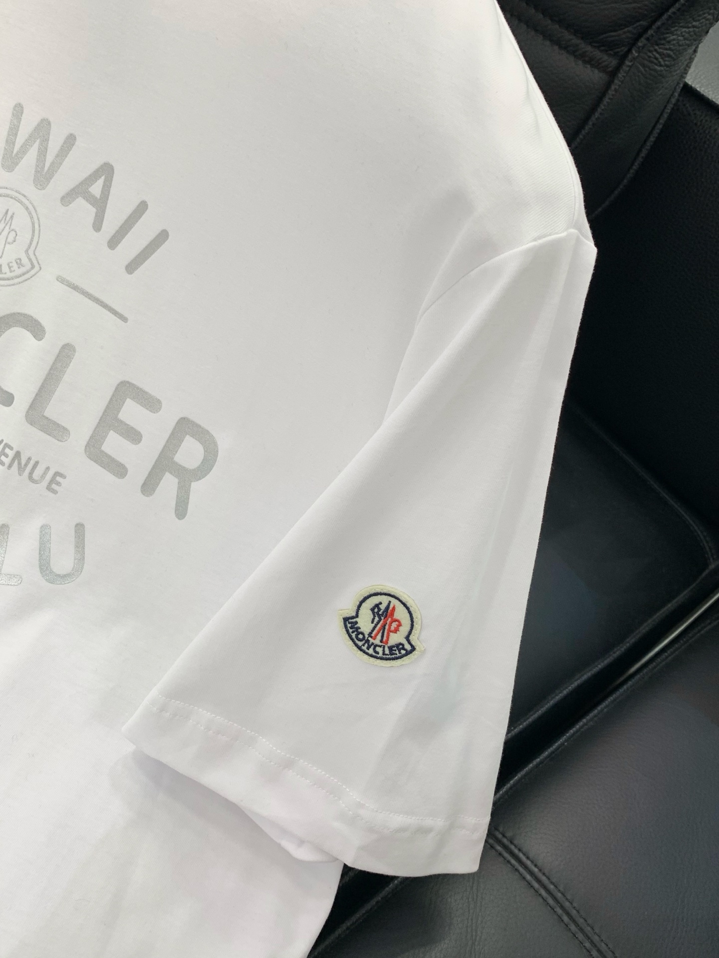 ，Moncler 蒙口，2026夏季最新品，专柜同步有售，原单狠货，时尚休闲圆领短袖T恤，上身舒适！吸睛