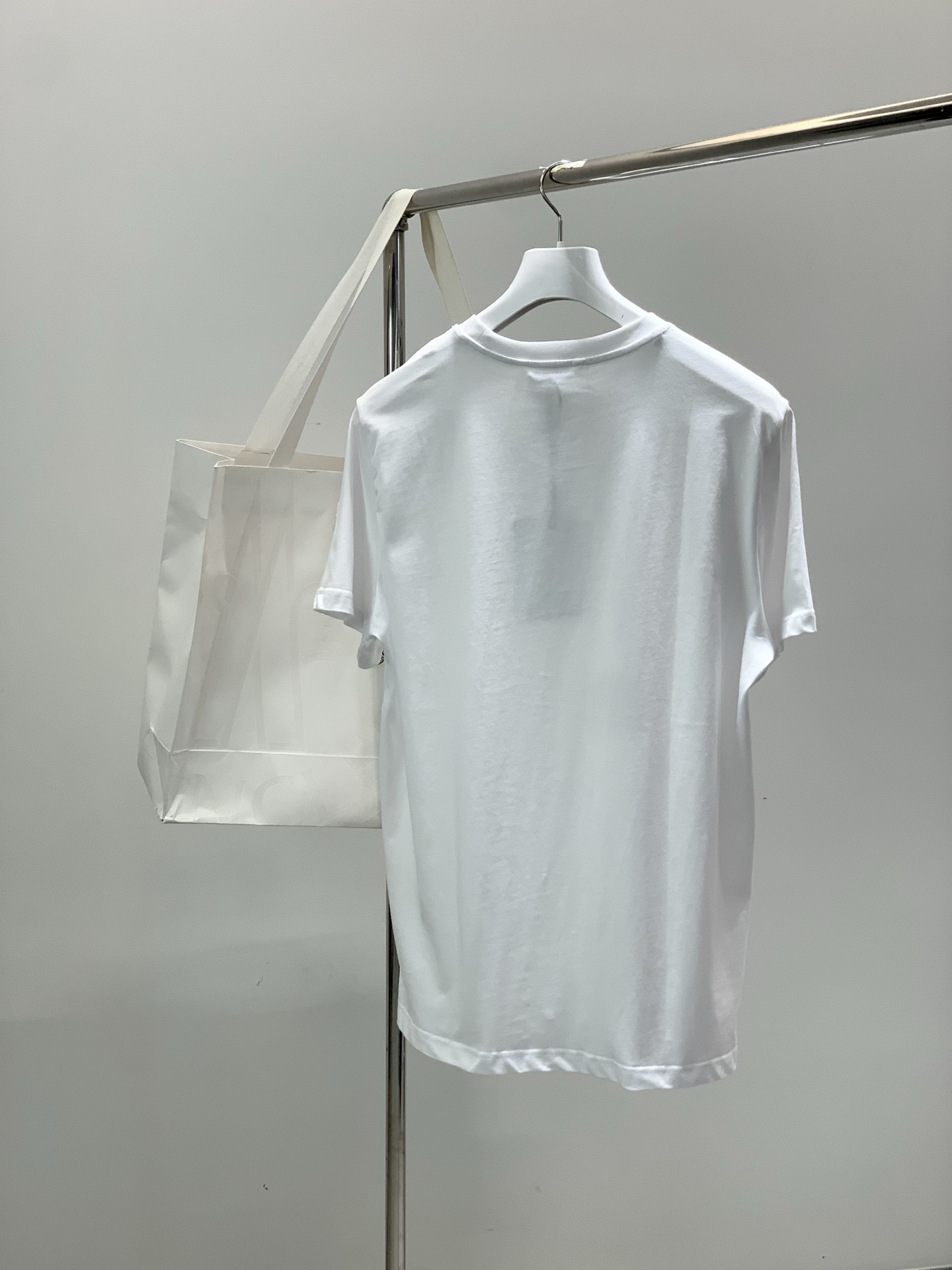 ，Moncler 蒙口，2026夏季最新品，专柜同步有售，原单狠货，时尚休闲圆领短袖T恤，上身舒适！吸睛