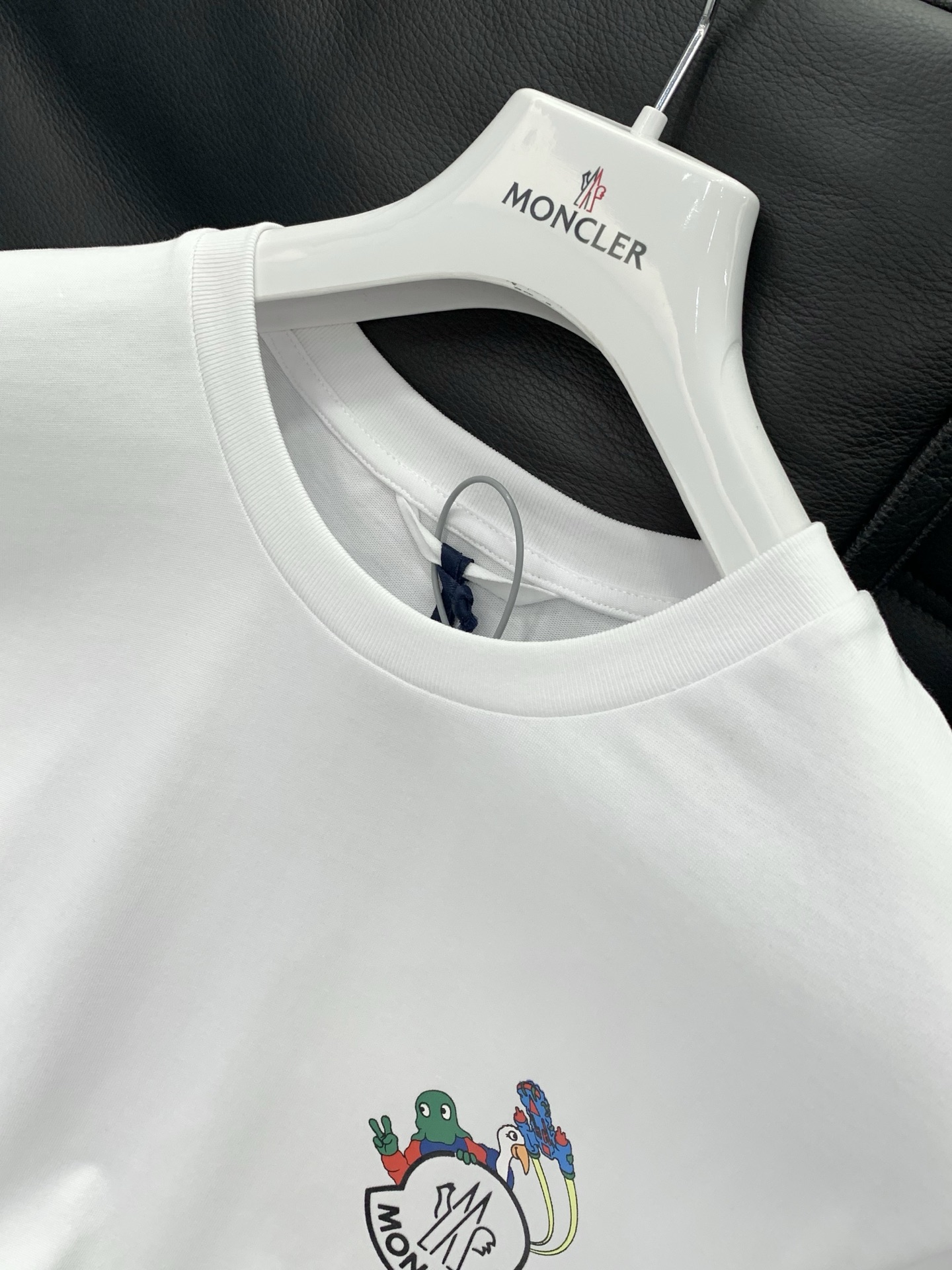 ，Moncler 蒙口，2026夏季最新品，专柜同步有售，原单狠货，时尚休闲圆领短袖T恤，上身舒适！吸睛