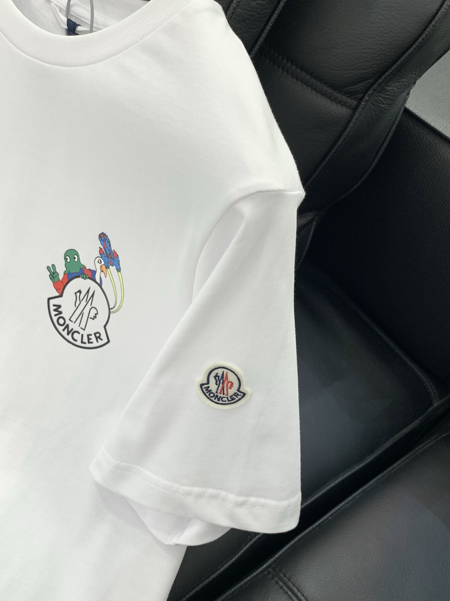 ，Moncler 蒙口，2026夏季最新品，专柜同步有售，原单狠货，时尚休闲圆领短袖T恤，上身舒适！吸睛