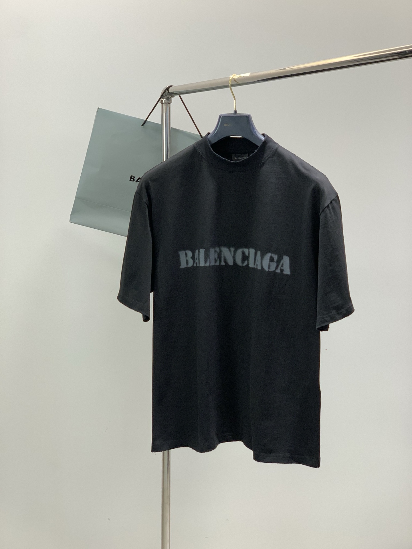 ，Balenciaga 巴黎世家，2026夏季最新款，专柜同步有售，原单狠货，爆款时尚休闲圆领短袖T恤，
