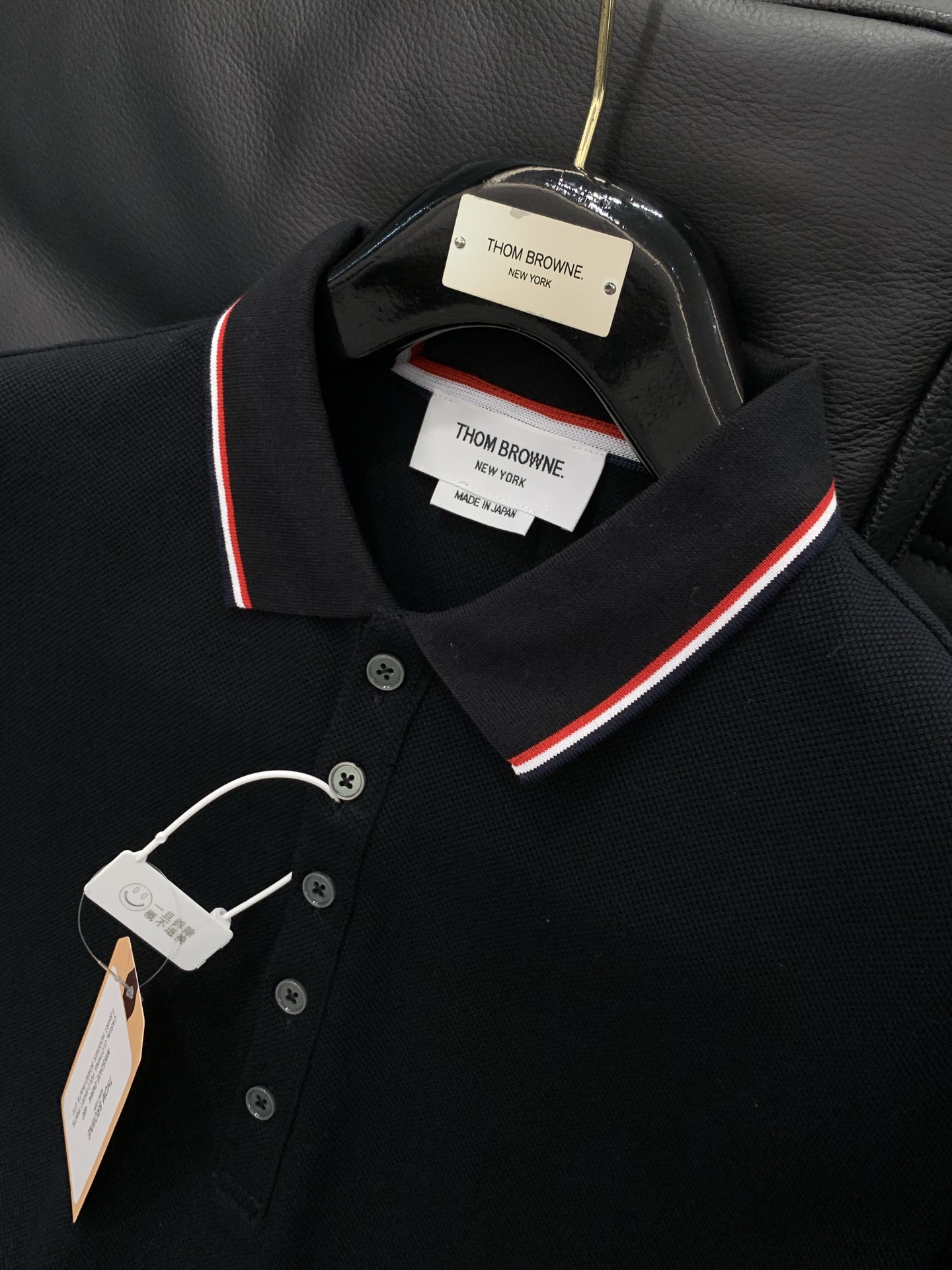 ，Thom Browne 汤姆·布朗 ，2026夏季最新品，时尚休闲翻领短袖T恤，专柜同步有售，原单狠货