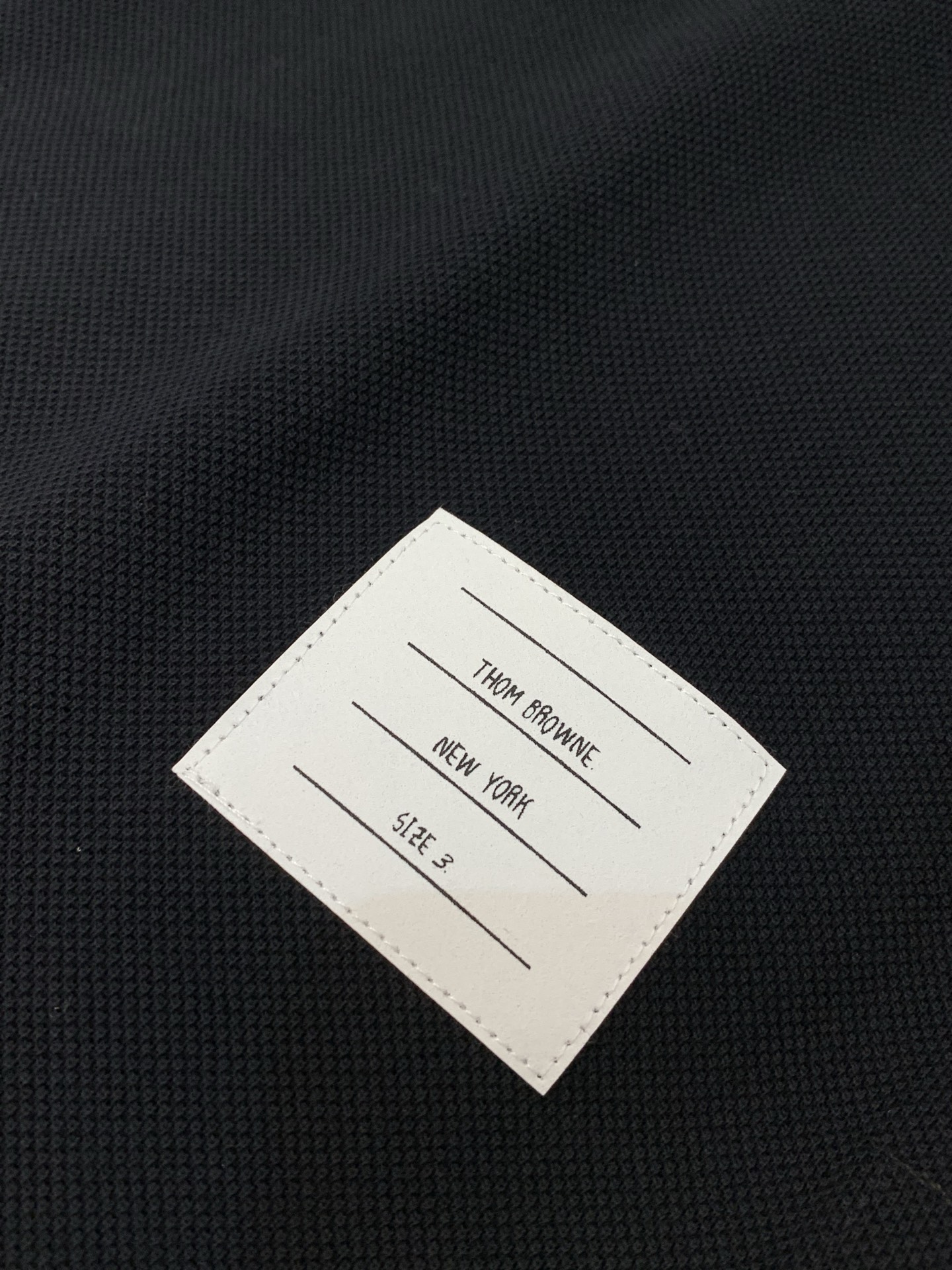 ，Thom Browne 汤姆·布朗 ，2026夏季最新品，时尚休闲翻领短袖T恤，专柜同步有售，原单狠货