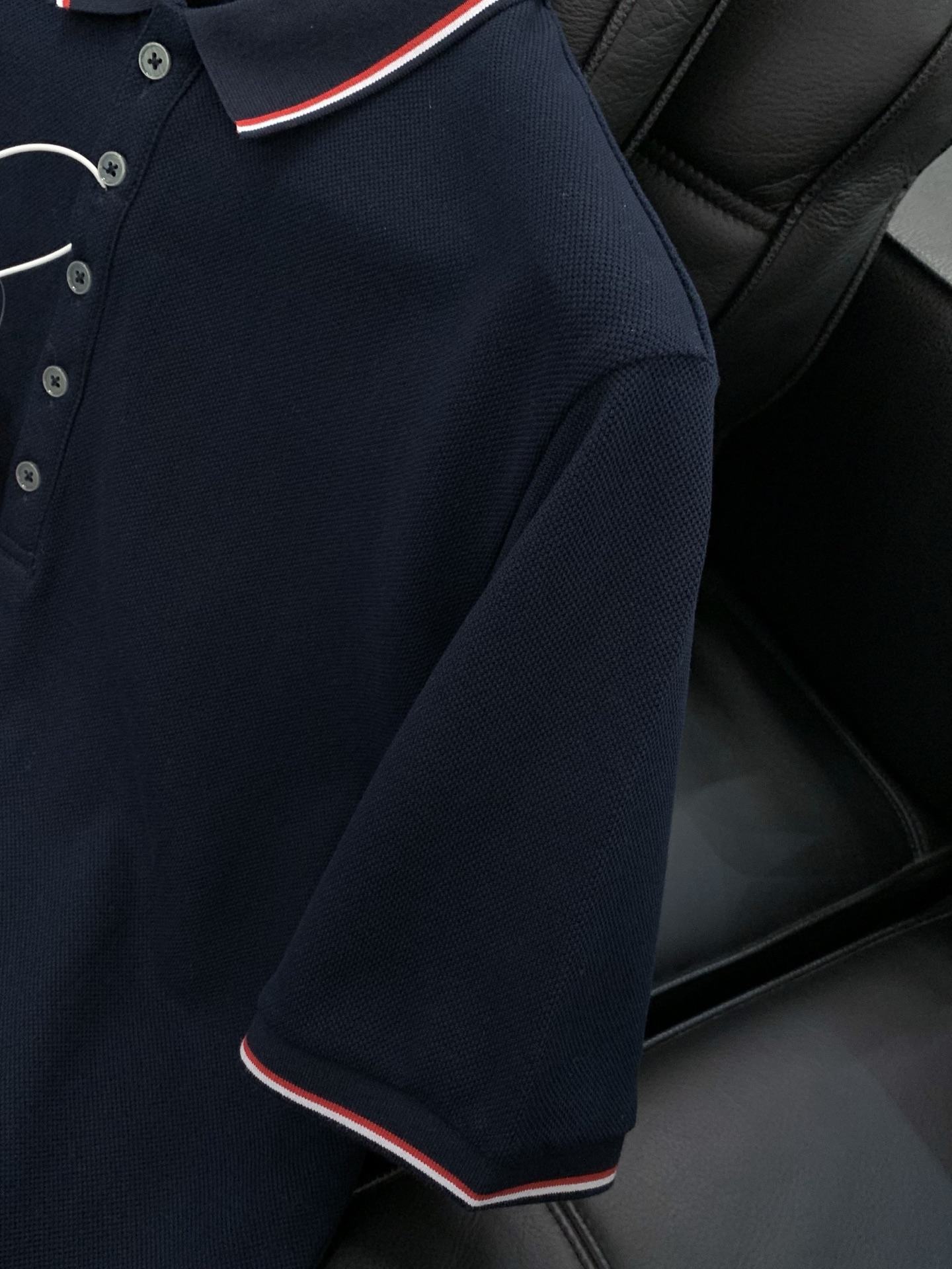 ，Thom Browne 汤姆·布朗 ，2026夏季最新品，时尚休闲翻领短袖T恤，专柜同步有售，原单狠货