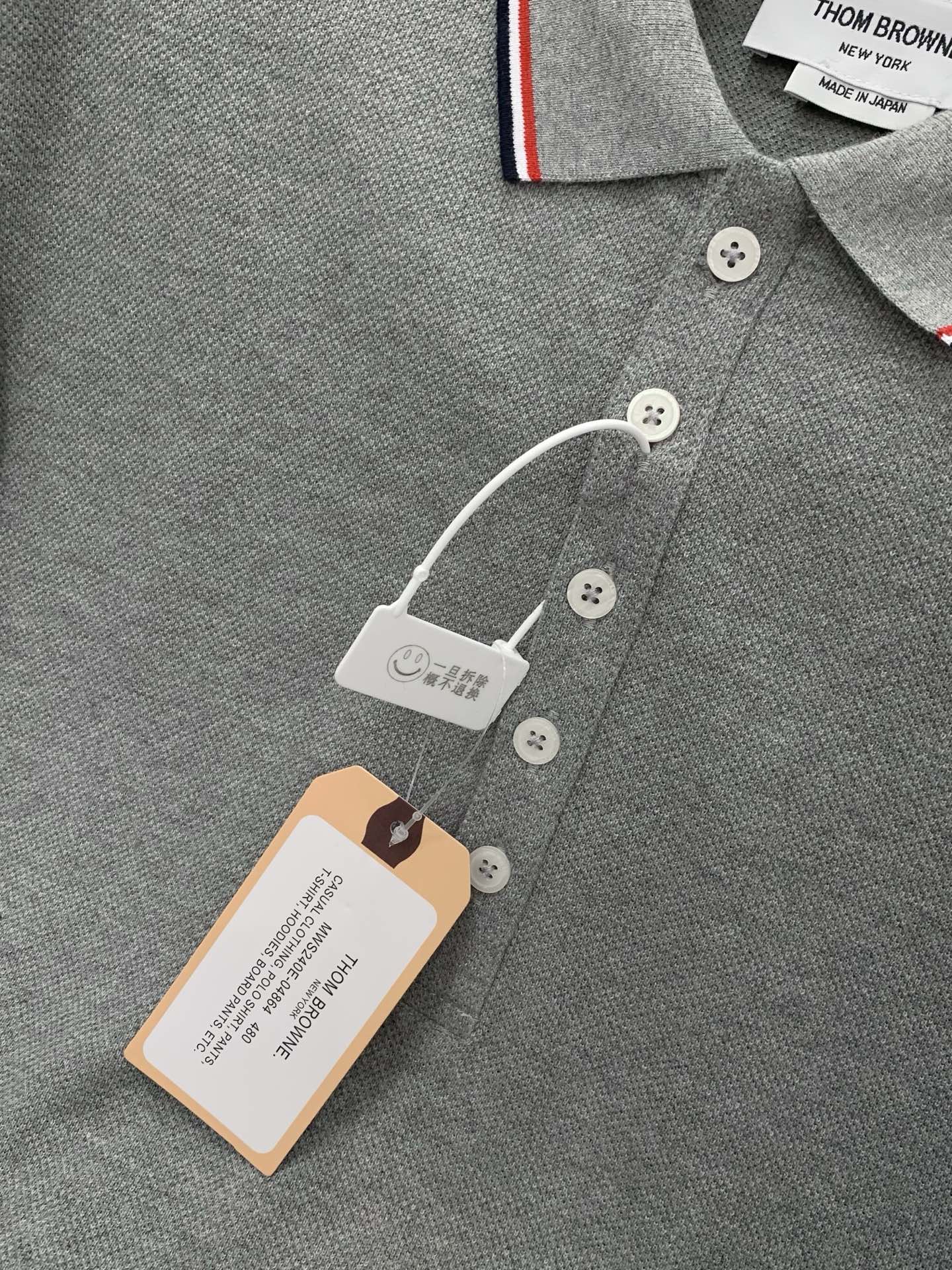 ，Thom Browne 汤姆·布朗 ，2026夏季最新品，时尚休闲翻领短袖T恤，专柜同步有售，原单狠货