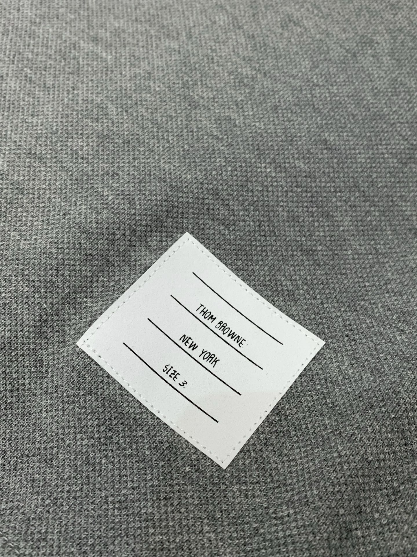 ，Thom Browne 汤姆·布朗 ，2026夏季最新品，时尚休闲翻领短袖T恤，专柜同步有售，原单狠货