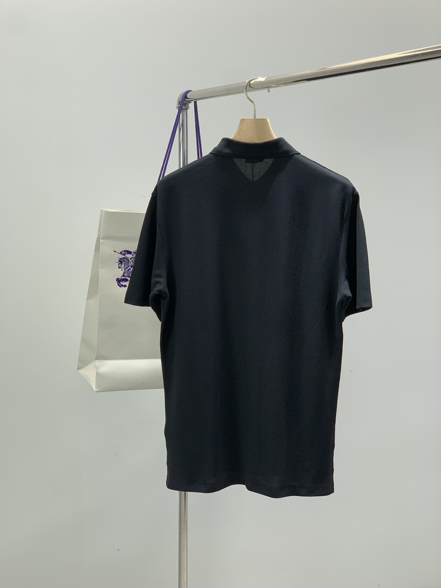 ，Burberry 巴宝莉，2026夏季最新品，专柜同步有售，原单狠货，时尚休闲翻领短袖T恤，进口原版面