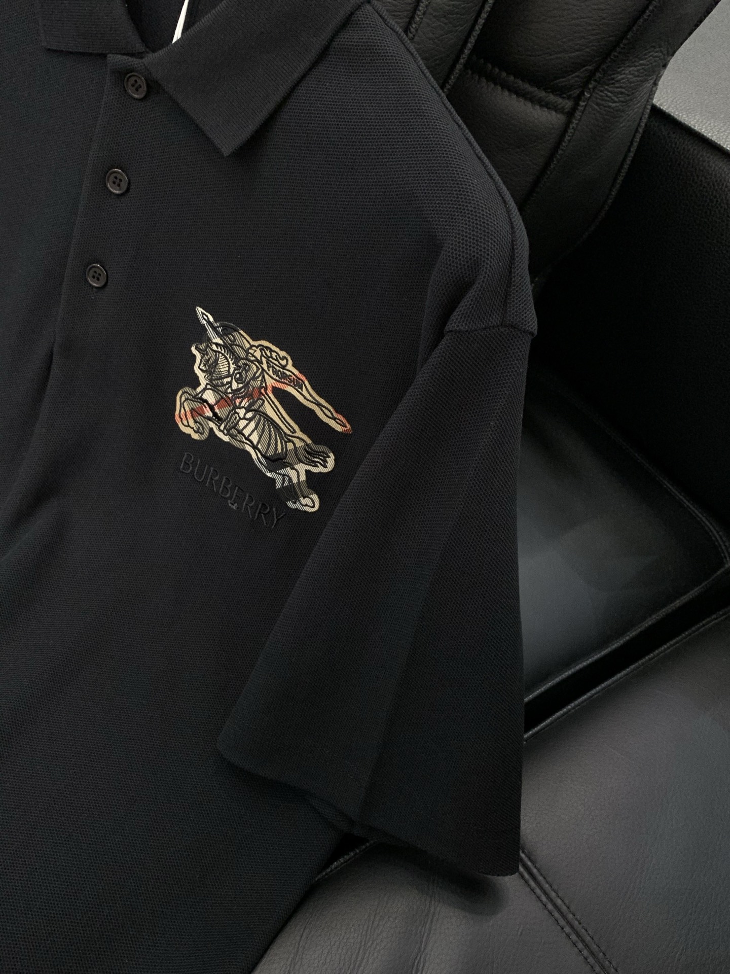 ，Burberry 巴宝莉，2026夏季最新品，专柜同步有售，原单狠货，时尚休闲翻领短袖T恤，进口原版面