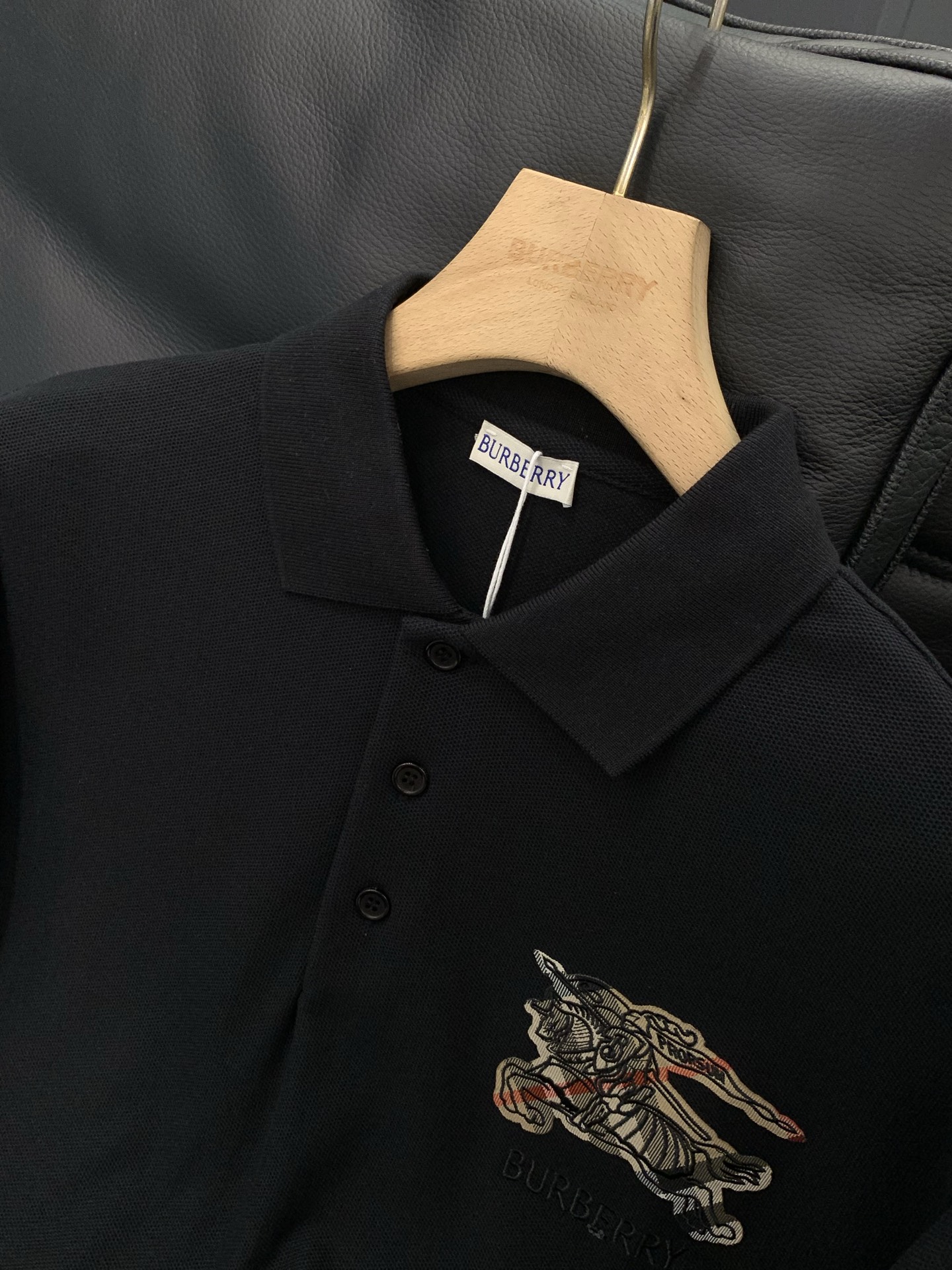 ，Burberry 巴宝莉，2026夏季最新品，专柜同步有售，原单狠货，时尚休闲翻领短袖T恤，进口原版面