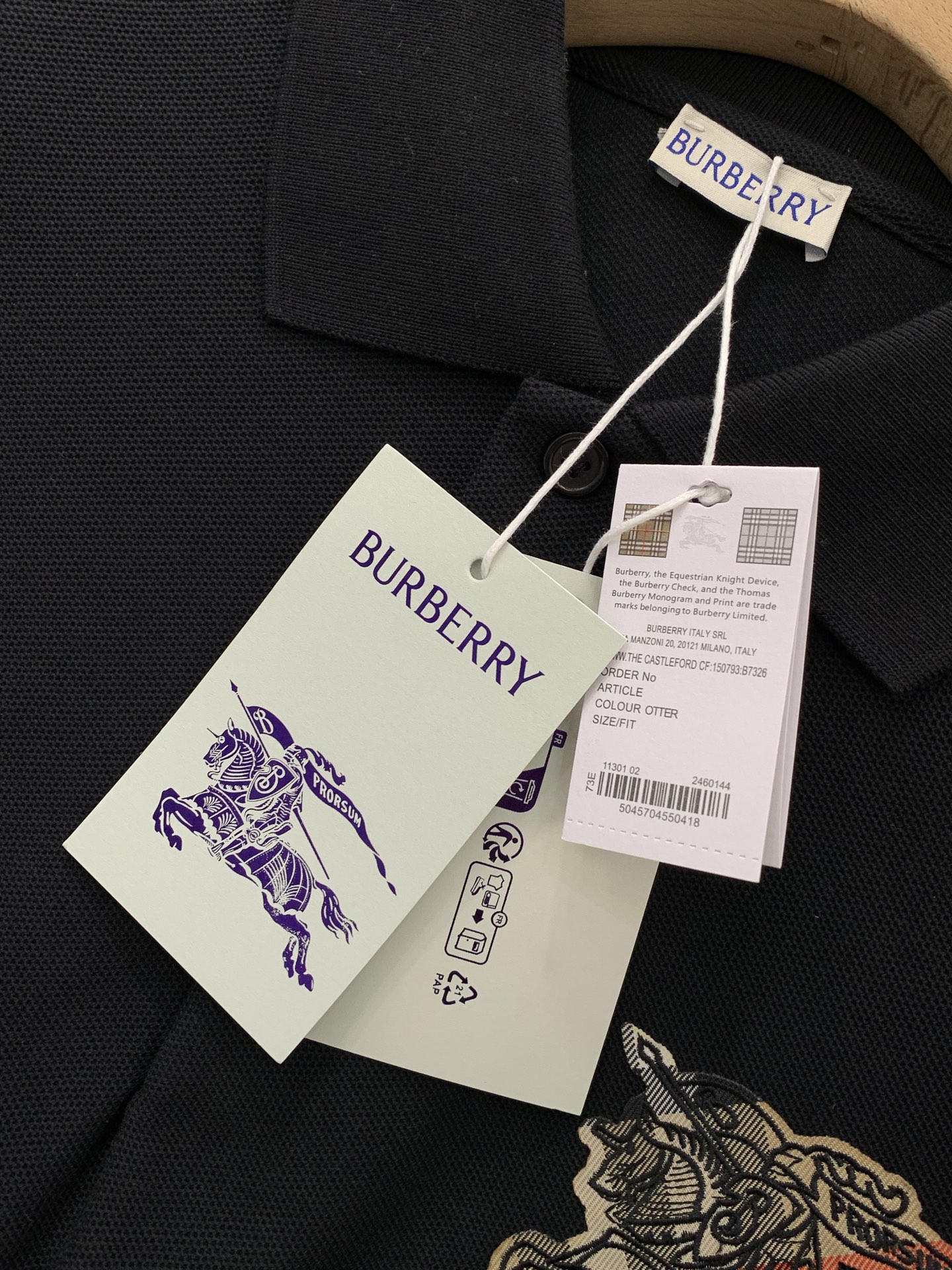 ，Burberry 巴宝莉，2026夏季最新品，专柜同步有售，原单狠货，时尚休闲翻领短袖T恤，进口原版面