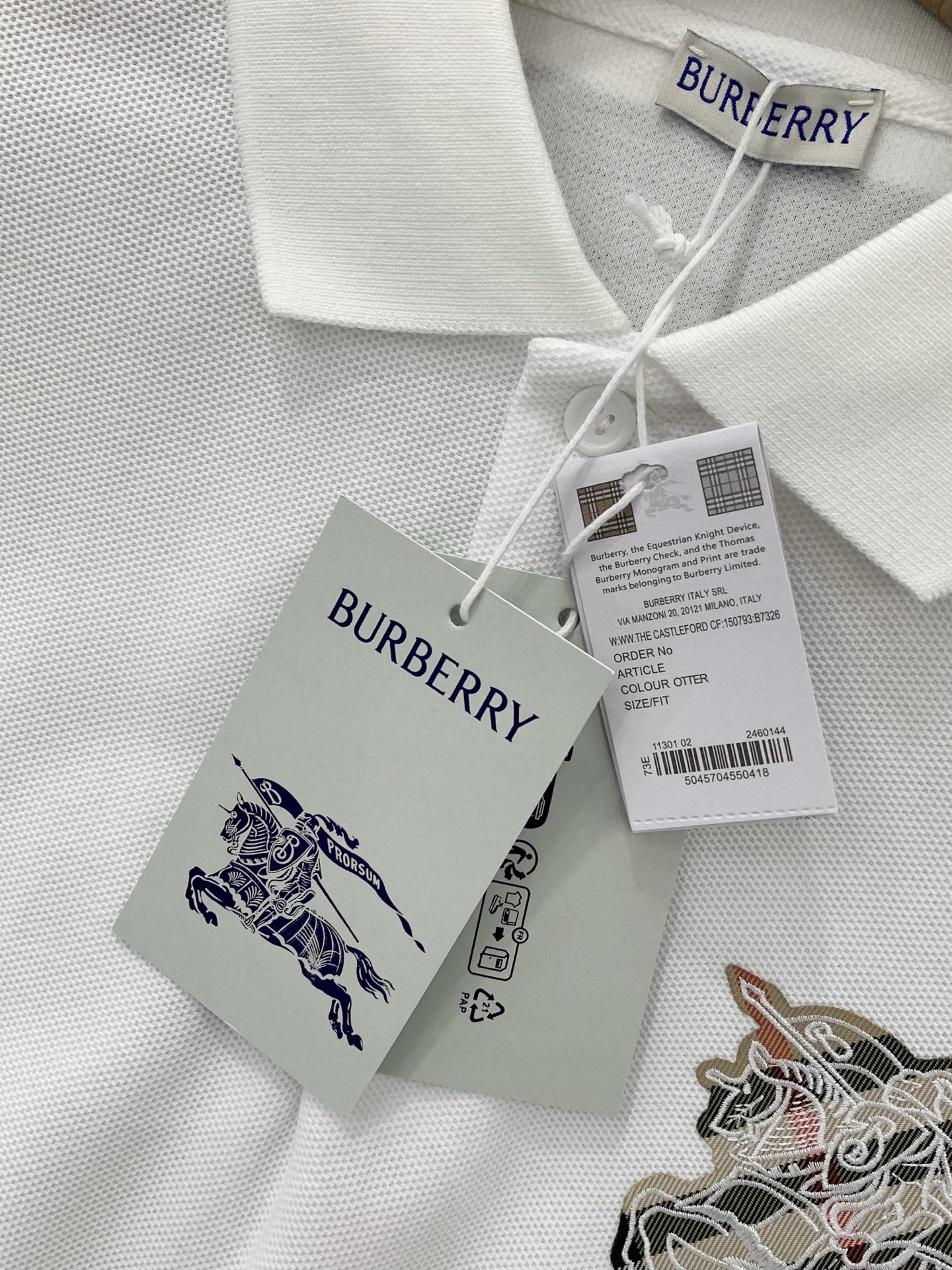 ，Burberry 巴宝莉，2026夏季最新品，专柜同步有售，原单狠货，时尚休闲翻领短袖T恤，进口原版面