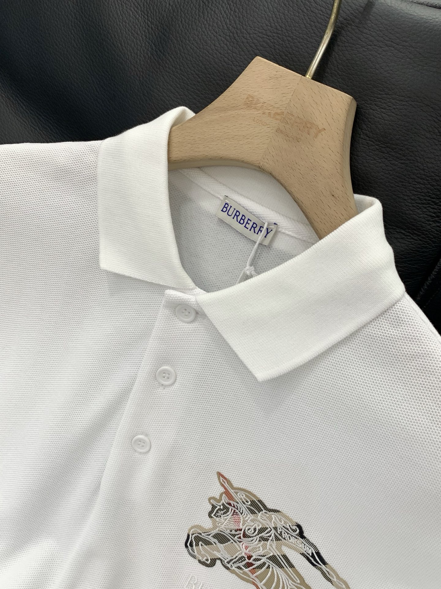 ，Burberry 巴宝莉，2026夏季最新品，专柜同步有售，原单狠货，时尚休闲翻领短袖T恤，进口原版面
