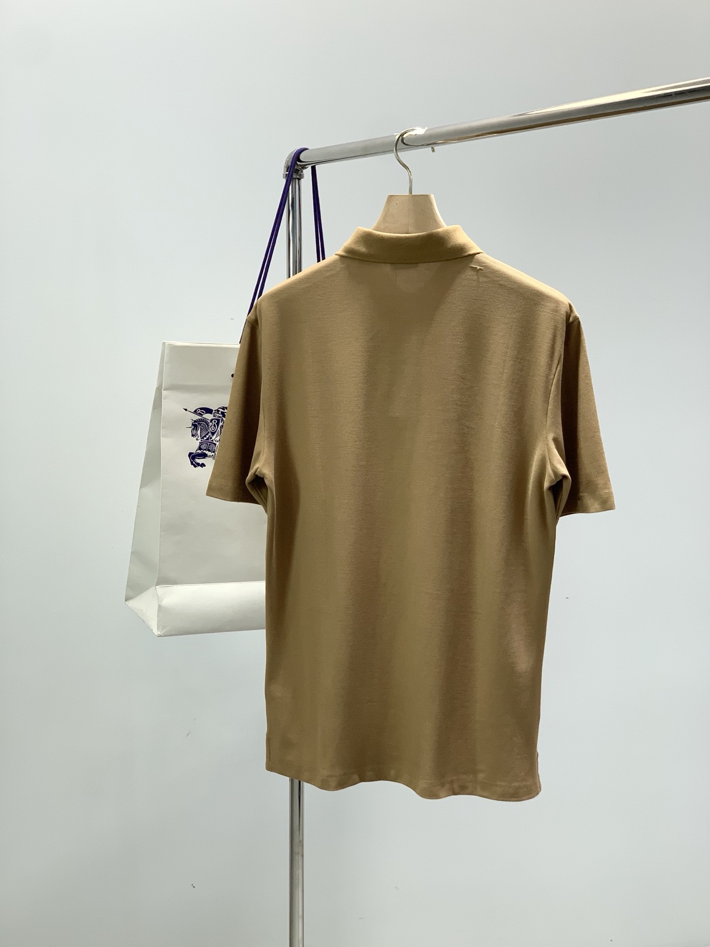 ，Burberry 巴宝莉，2026夏季最新品，专柜同步有售，原单狠货，时尚休闲翻领短袖T恤，进口原版面
