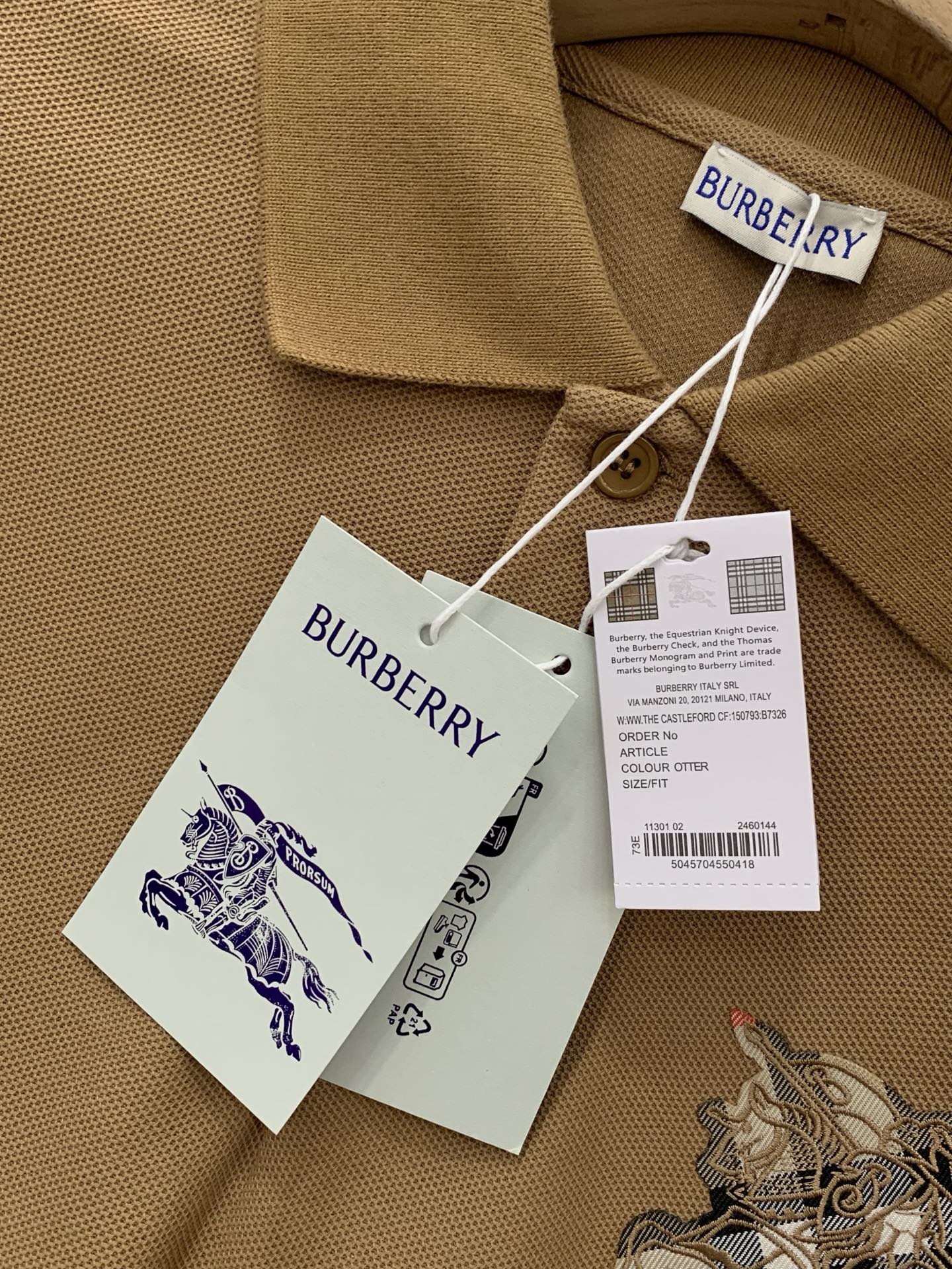 ，Burberry 巴宝莉，2026夏季最新品，专柜同步有售，原单狠货，时尚休闲翻领短袖T恤，进口原版面