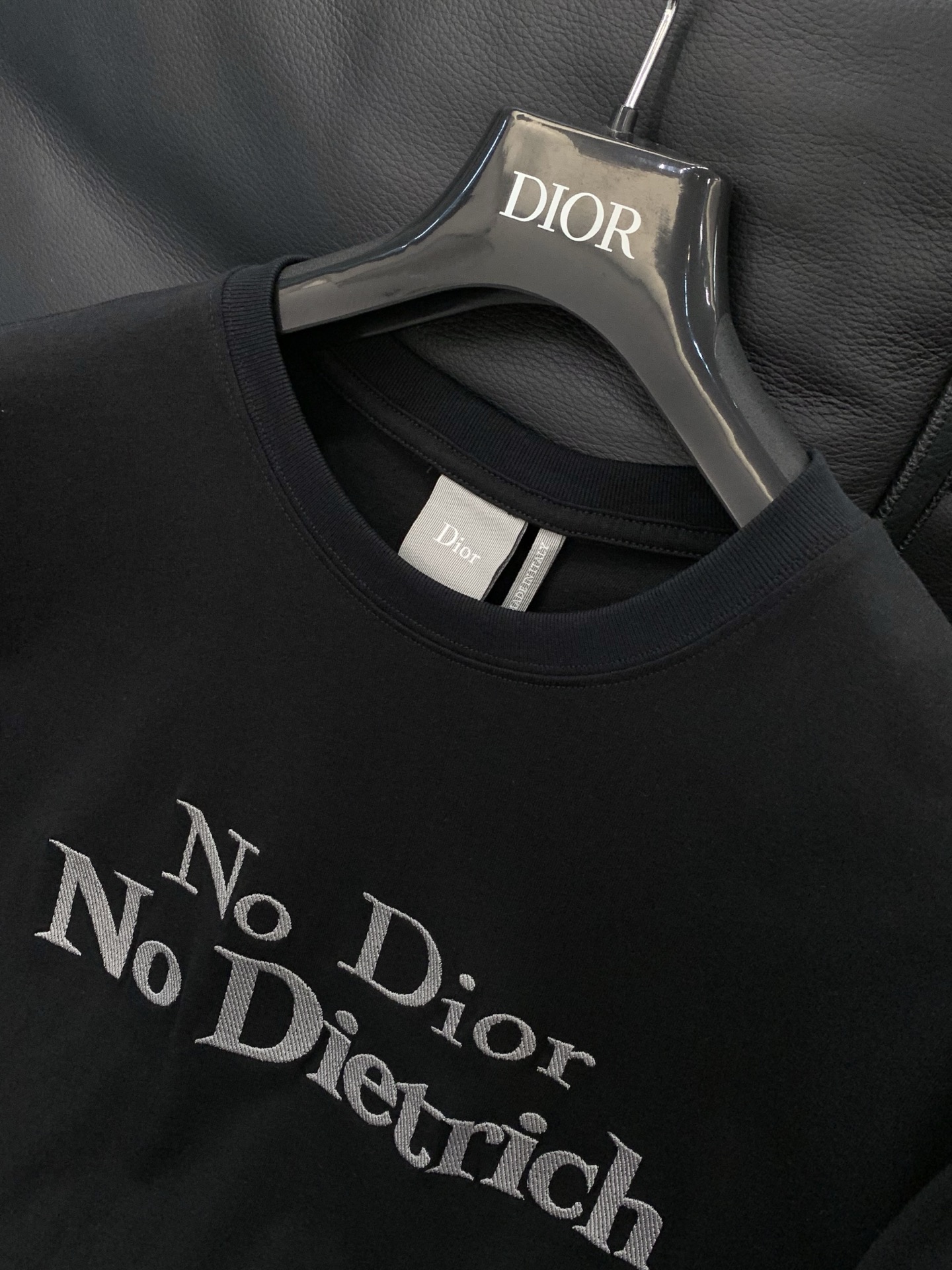 ，Dior 迪奥， 2026夏季新品，专柜同步有售，简约时尚休闲圆领短袖T恤，原版进口面料，舒适透气，顶