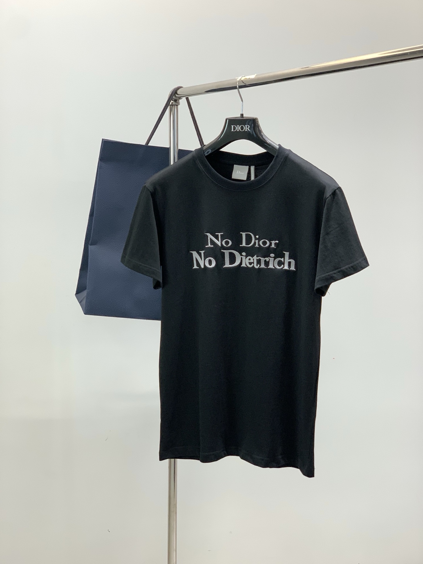 ，Dior 迪奥， 2026夏季新品，专柜同步有售，简约时尚休闲圆领短袖T恤，原版进口面料，舒适透气，顶