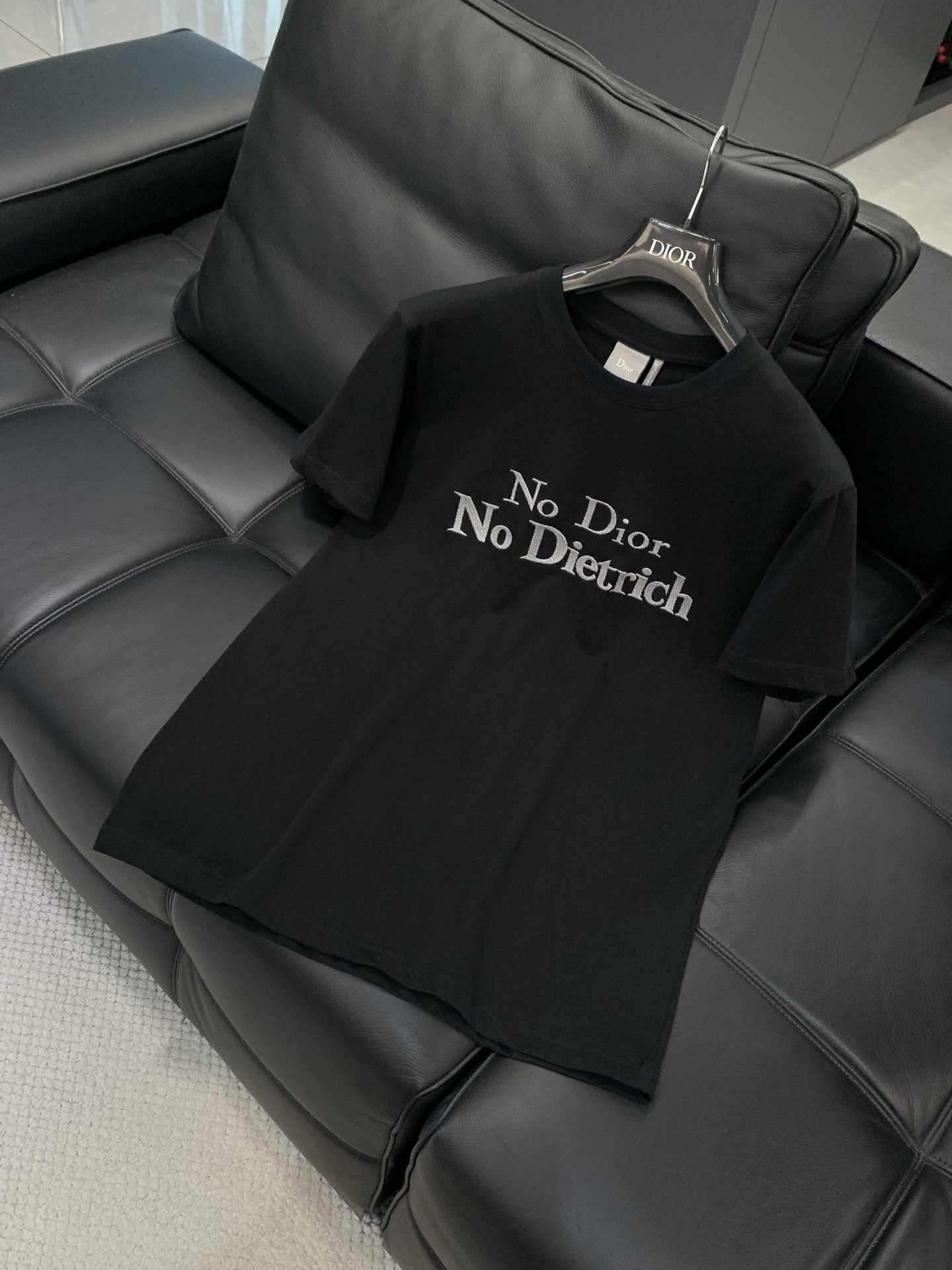 ，Dior 迪奥， 2026夏季新品，专柜同步有售，简约时尚休闲圆领短袖T恤，原版进口面料，舒适透气，顶