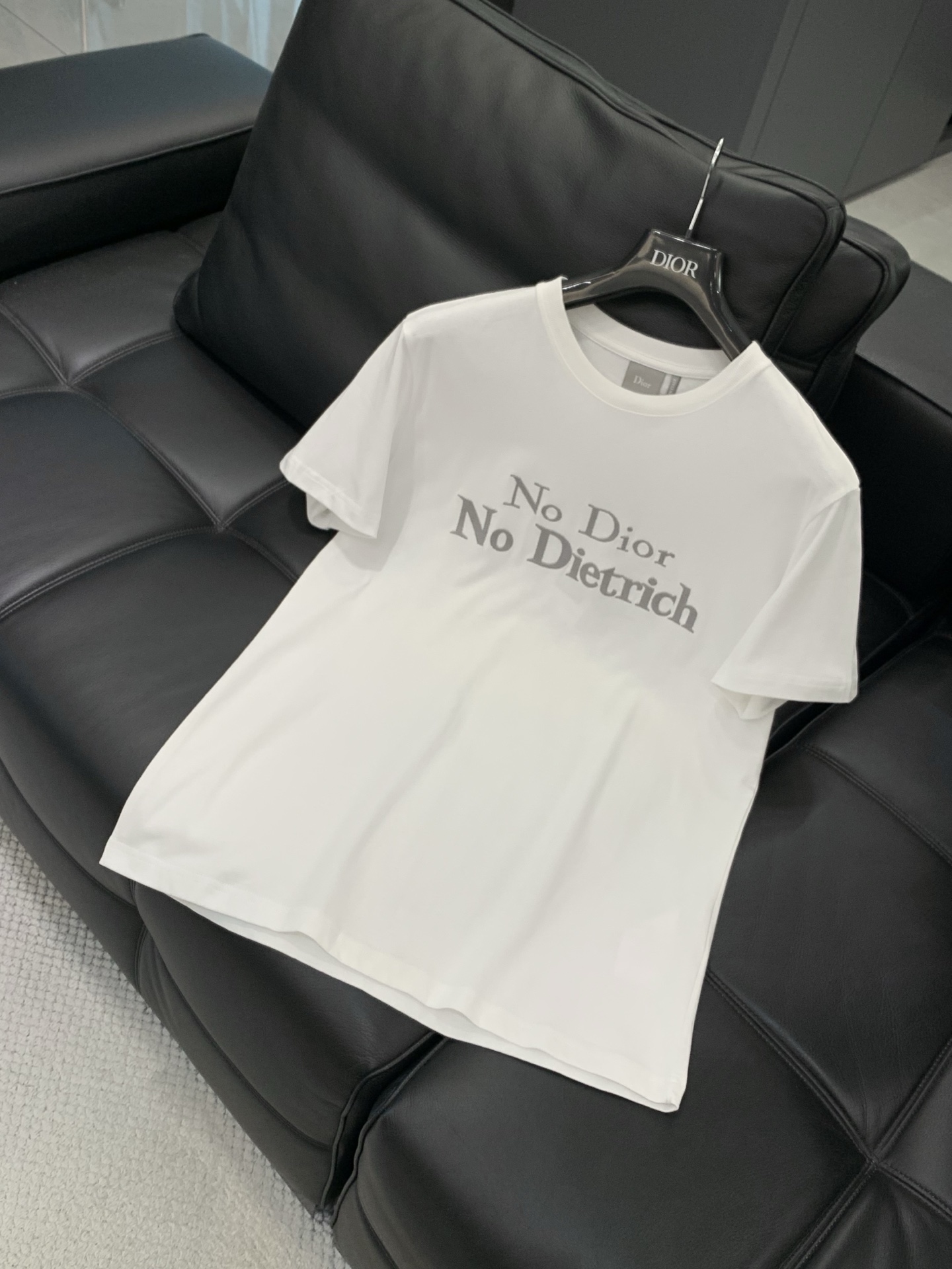 ，Dior 迪奥， 2026夏季新品，专柜同步有售，简约时尚休闲圆领短袖T恤，原版进口面料，舒适透气，顶