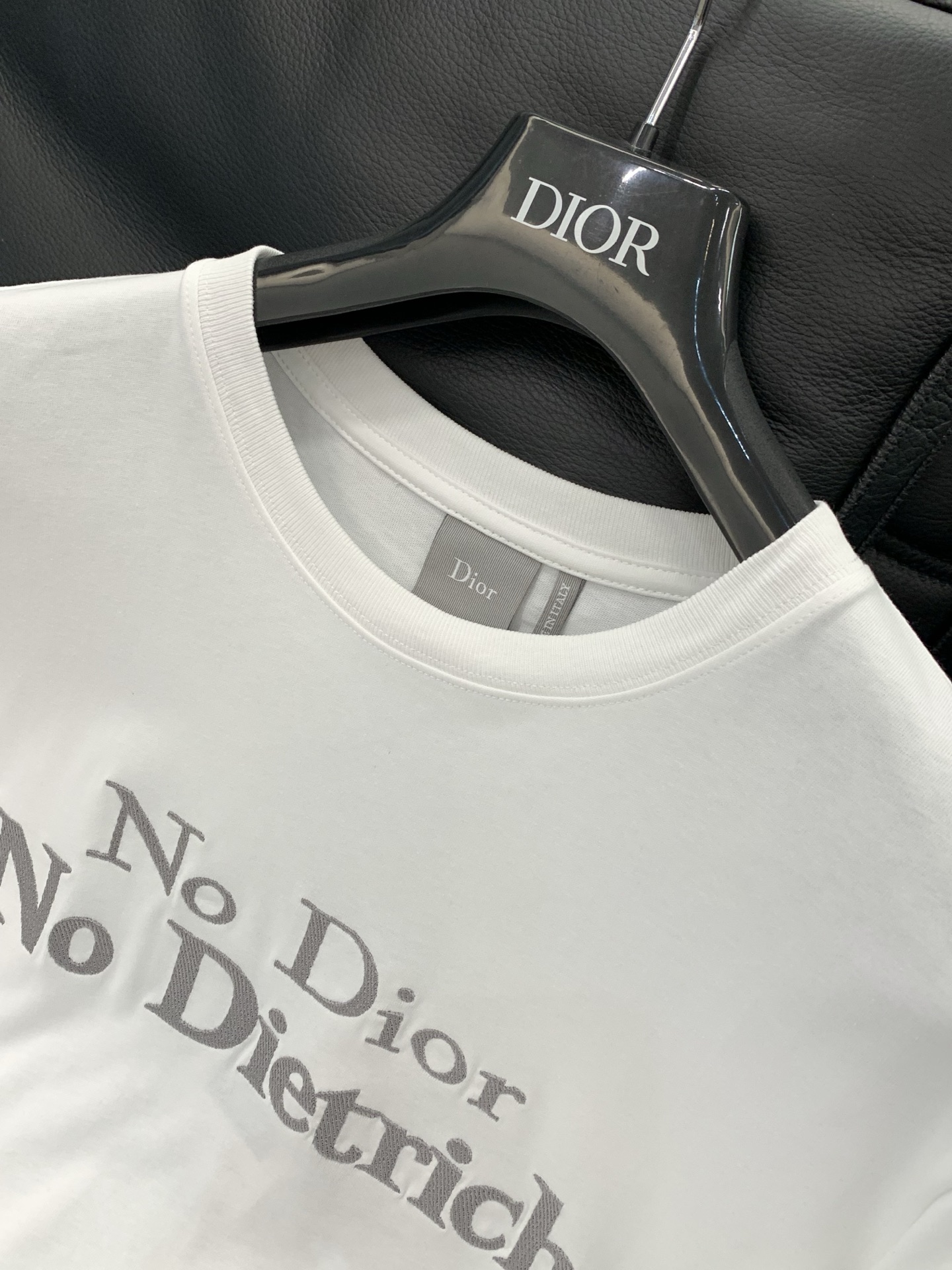 ，Dior 迪奥， 2026夏季新品，专柜同步有售，简约时尚休闲圆领短袖T恤，原版进口面料，舒适透气，顶