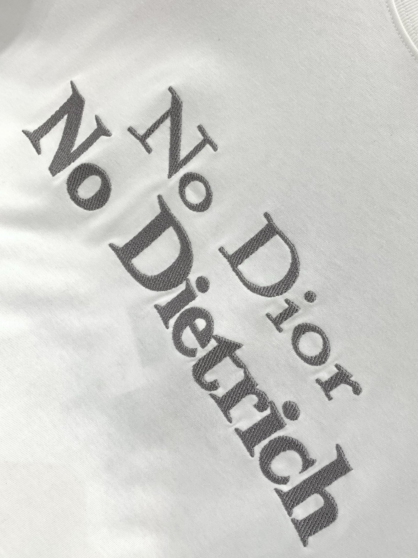 ，Dior 迪奥， 2026夏季新品，专柜同步有售，简约时尚休闲圆领短袖T恤，原版进口面料，舒适透气，顶