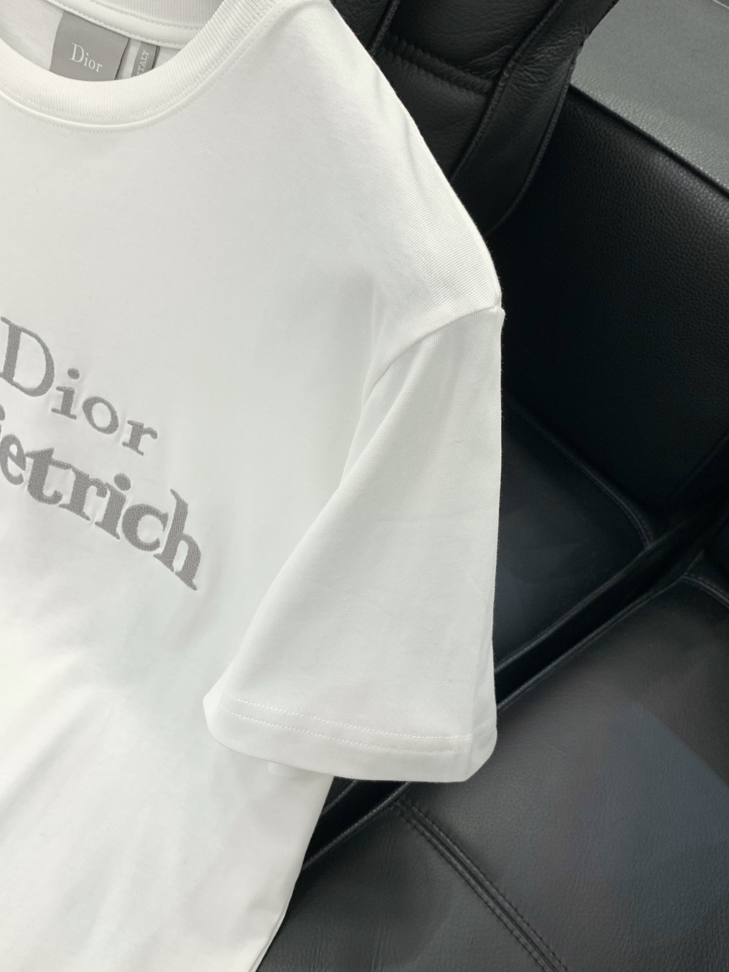 ，Dior 迪奥， 2026夏季新品，专柜同步有售，简约时尚休闲圆领短袖T恤，原版进口面料，舒适透气，顶