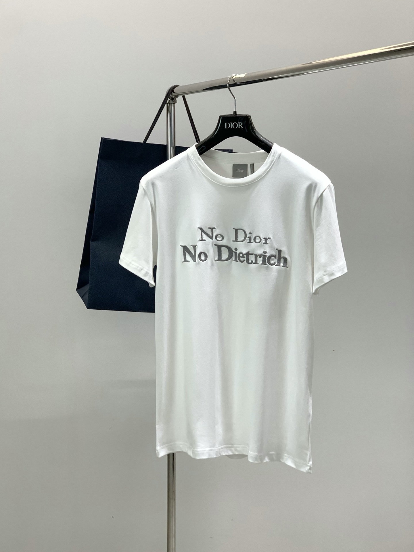 ，Dior 迪奥， 2026夏季新品，专柜同步有售，简约时尚休闲圆领短袖T恤，原版进口面料，舒适透气，顶