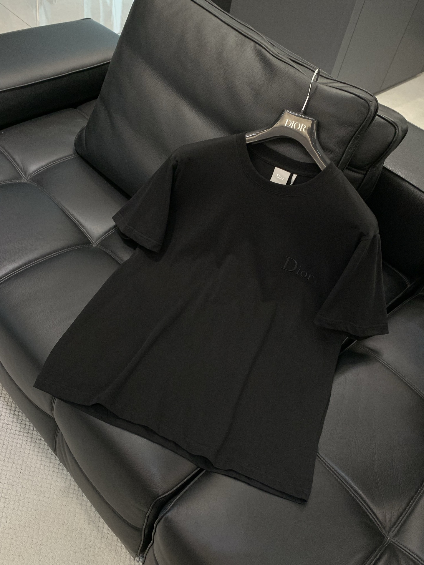 ，Dior 迪奥， 2026夏季新品，专柜同步有售，简约时尚休闲圆领短袖T恤，原版进口面料，舒适透气，顶