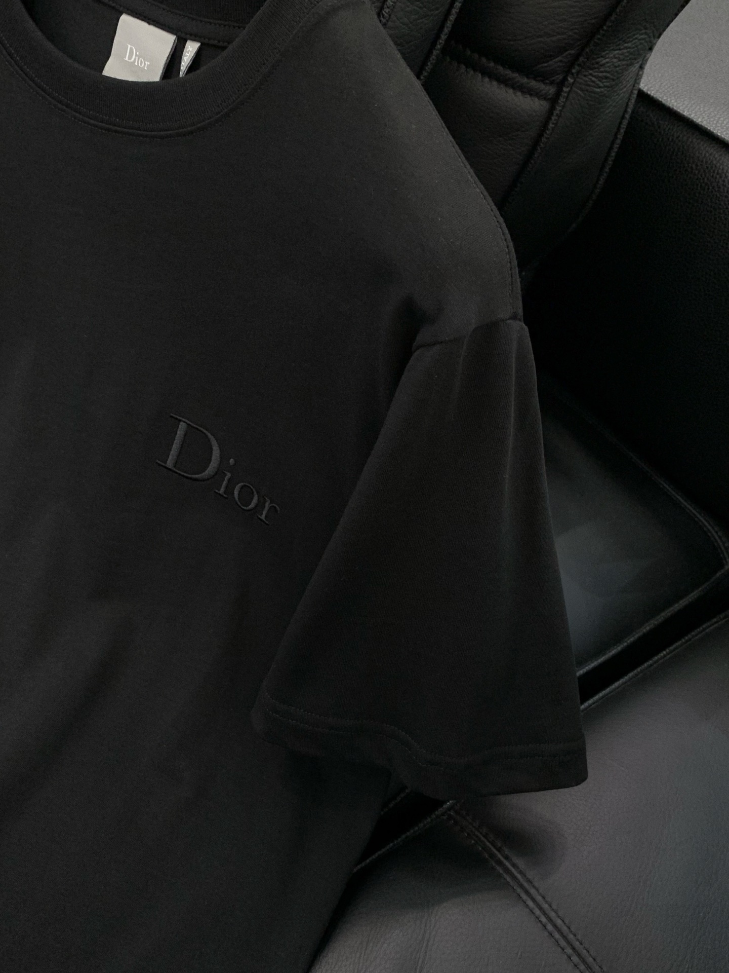 ，Dior 迪奥， 2026夏季新品，专柜同步有售，简约时尚休闲圆领短袖T恤，原版进口面料，舒适透气，顶