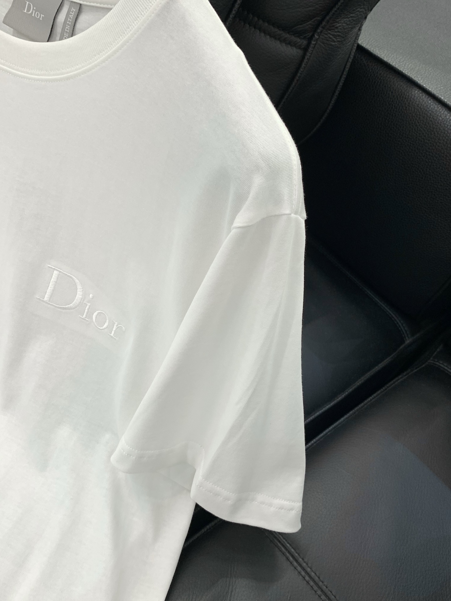，Dior 迪奥， 2026夏季新品，专柜同步有售，简约时尚休闲圆领短袖T恤，原版进口面料，舒适透气，顶