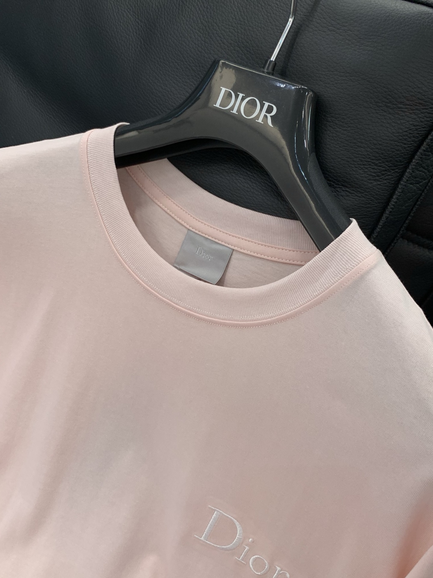 ，Dior 迪奥， 2026夏季新品，专柜同步有售，简约时尚休闲圆领短袖T恤，原版进口面料，舒适透气，顶