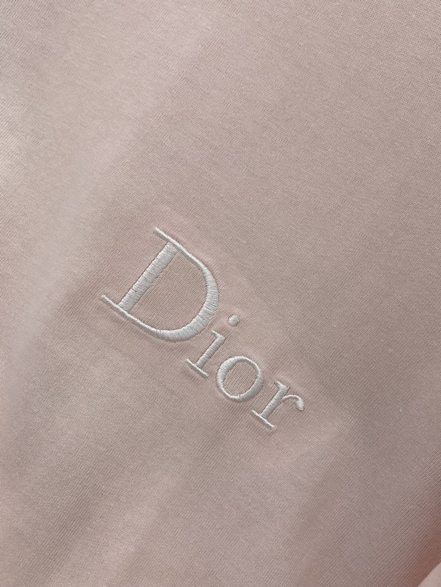 ，Dior 迪奥， 2026夏季新品，专柜同步有售，简约时尚休闲圆领短袖T恤，原版进口面料，舒适透气，顶