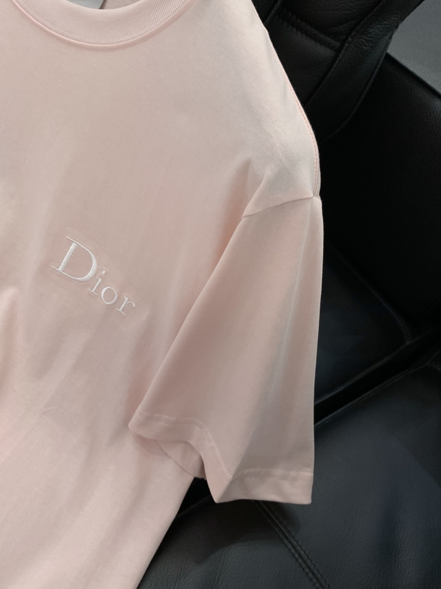，Dior 迪奥， 2026夏季新品，专柜同步有售，简约时尚休闲圆领短袖T恤，原版进口面料，舒适透气，顶